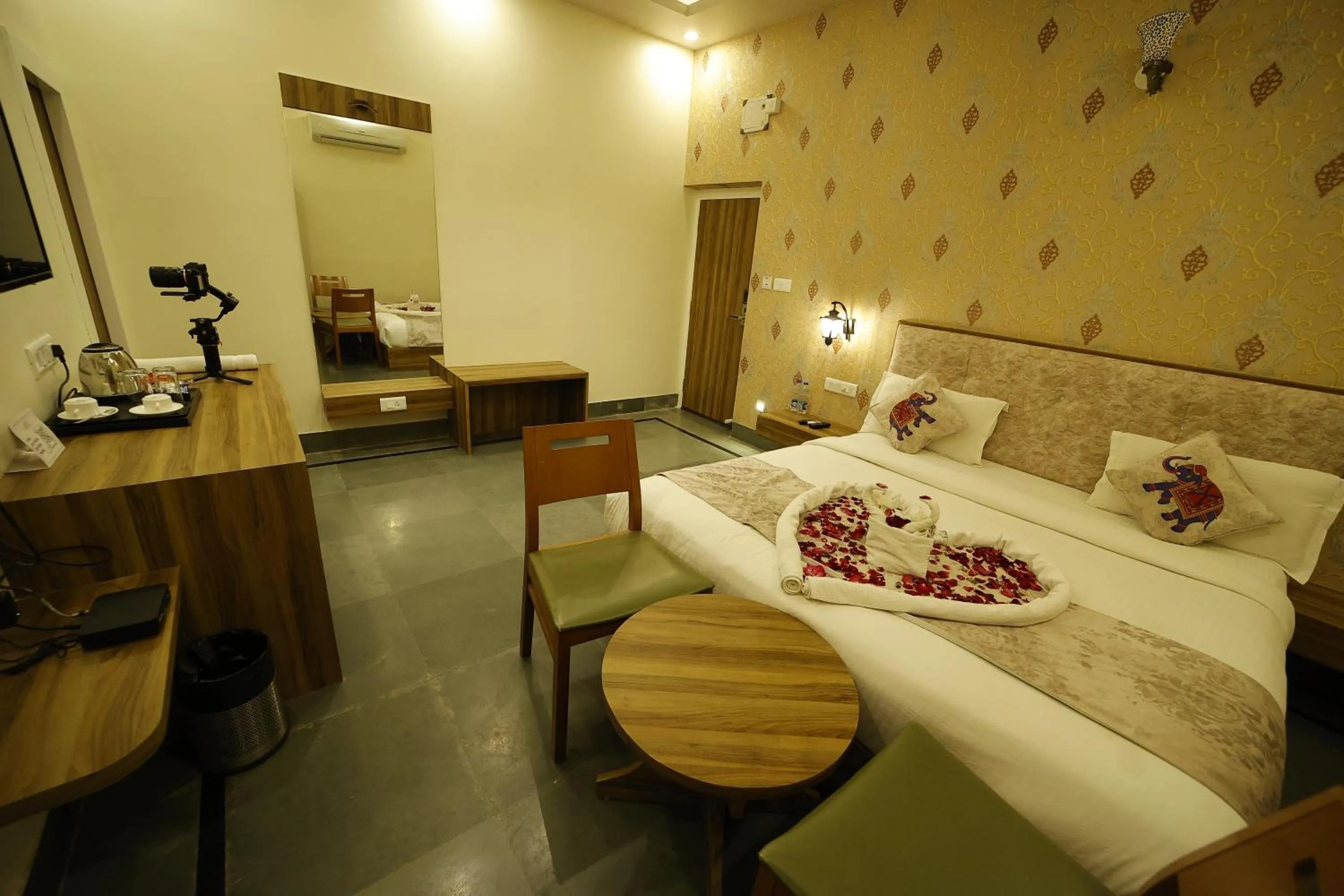 Bed in The Kumbha Mahal Resort