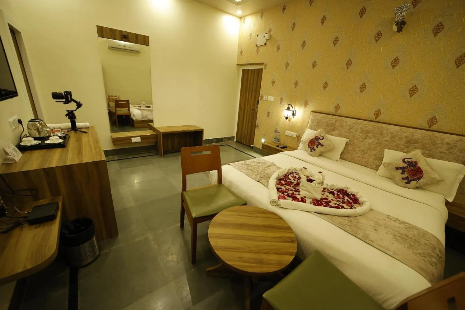 Bed in The Kumbha Mahal Resort