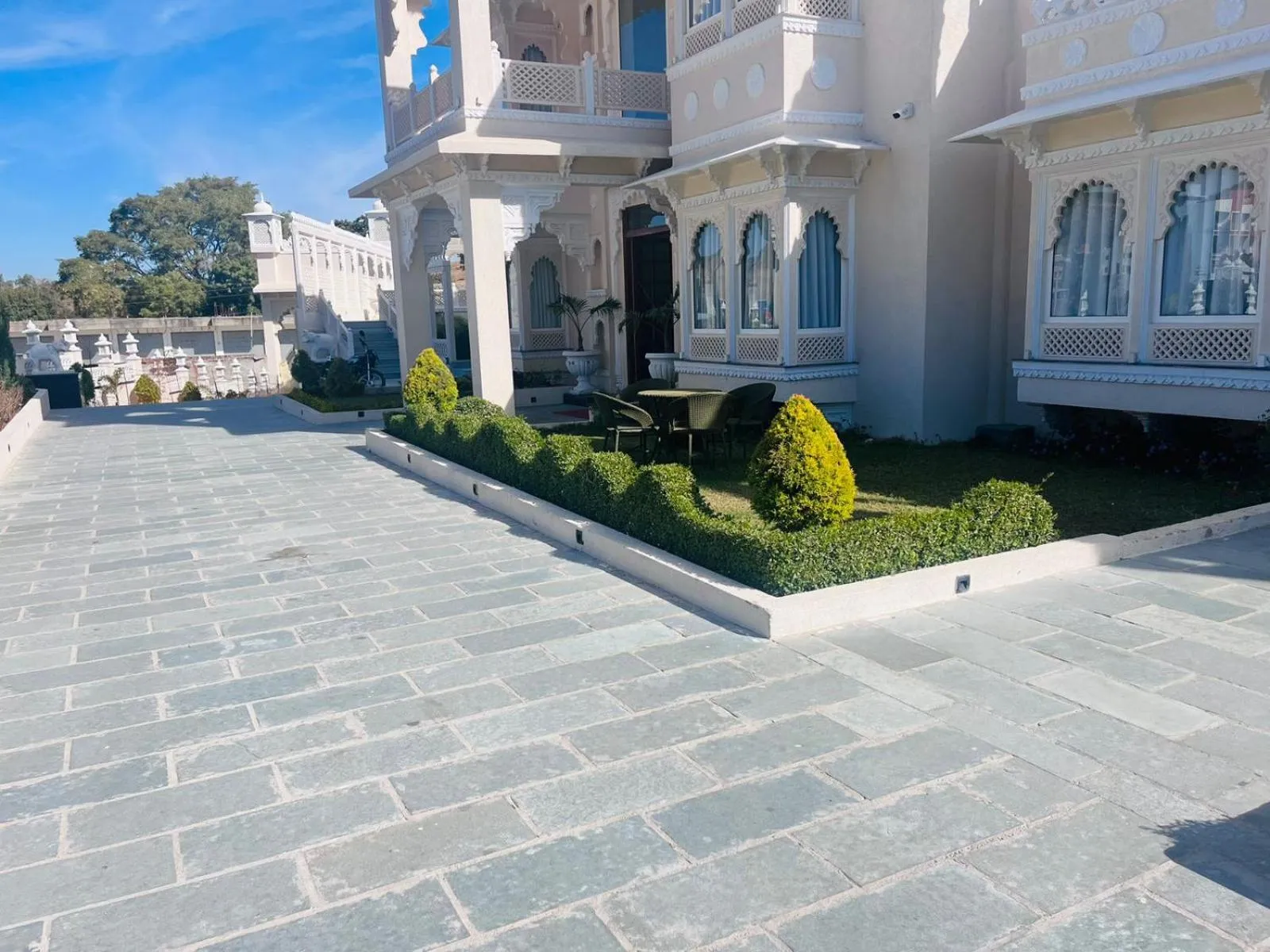 Garden in The Kumbha Mahal Resort