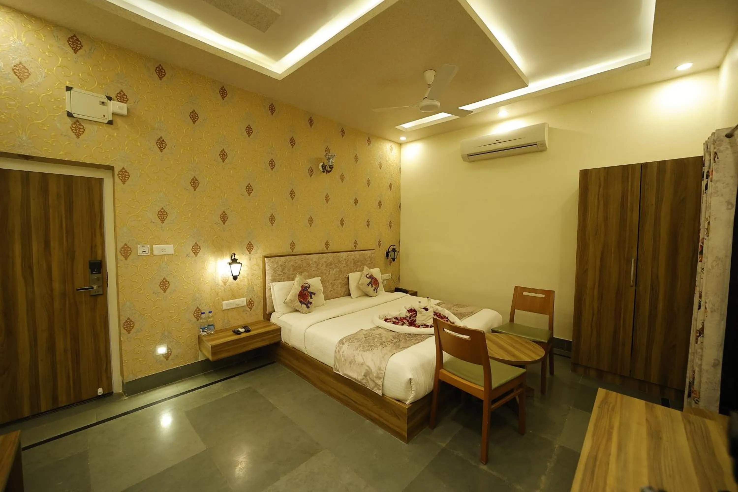 Photo of the whole room, Bed in The Kumbha Mahal Resort