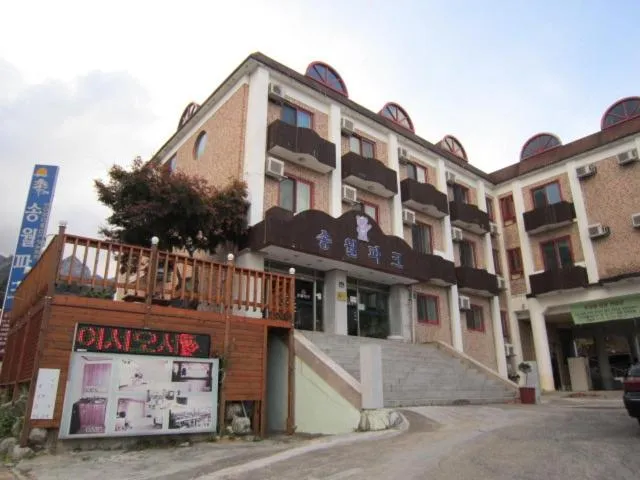 Property building in Songwol Park