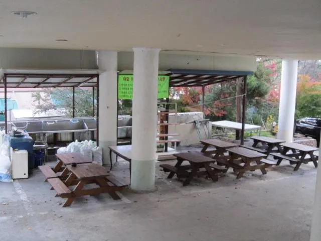 BBQ facilities in Songwol Park