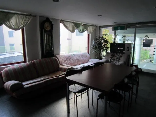 Seating area in Songwol Park