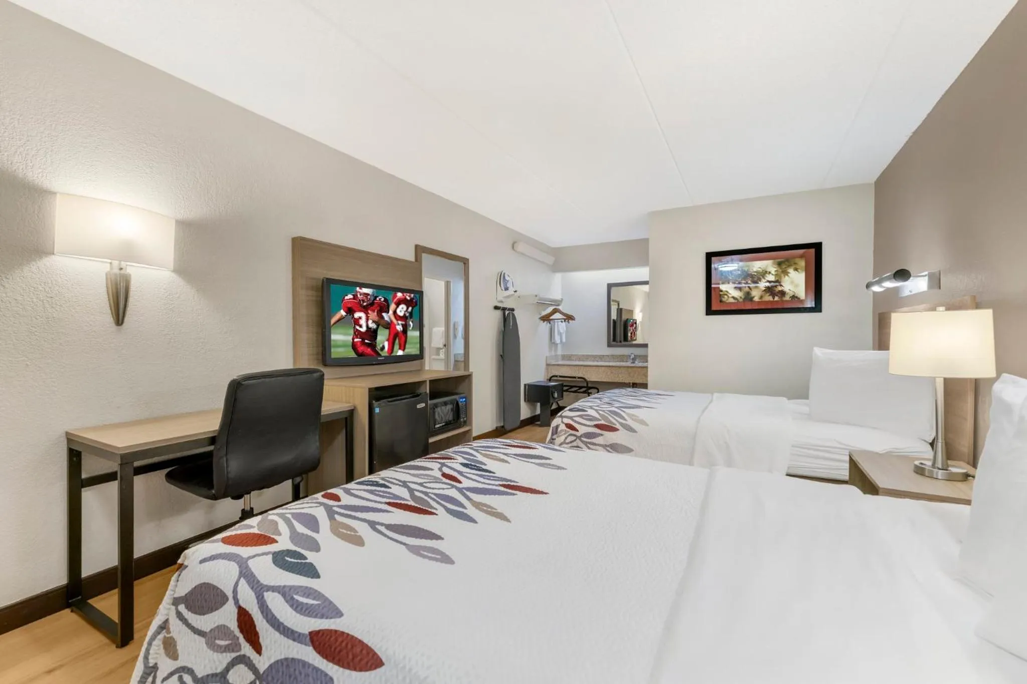 Photo of the whole room, Bed in Red Roof Inn Buffalo - Niagara Airport