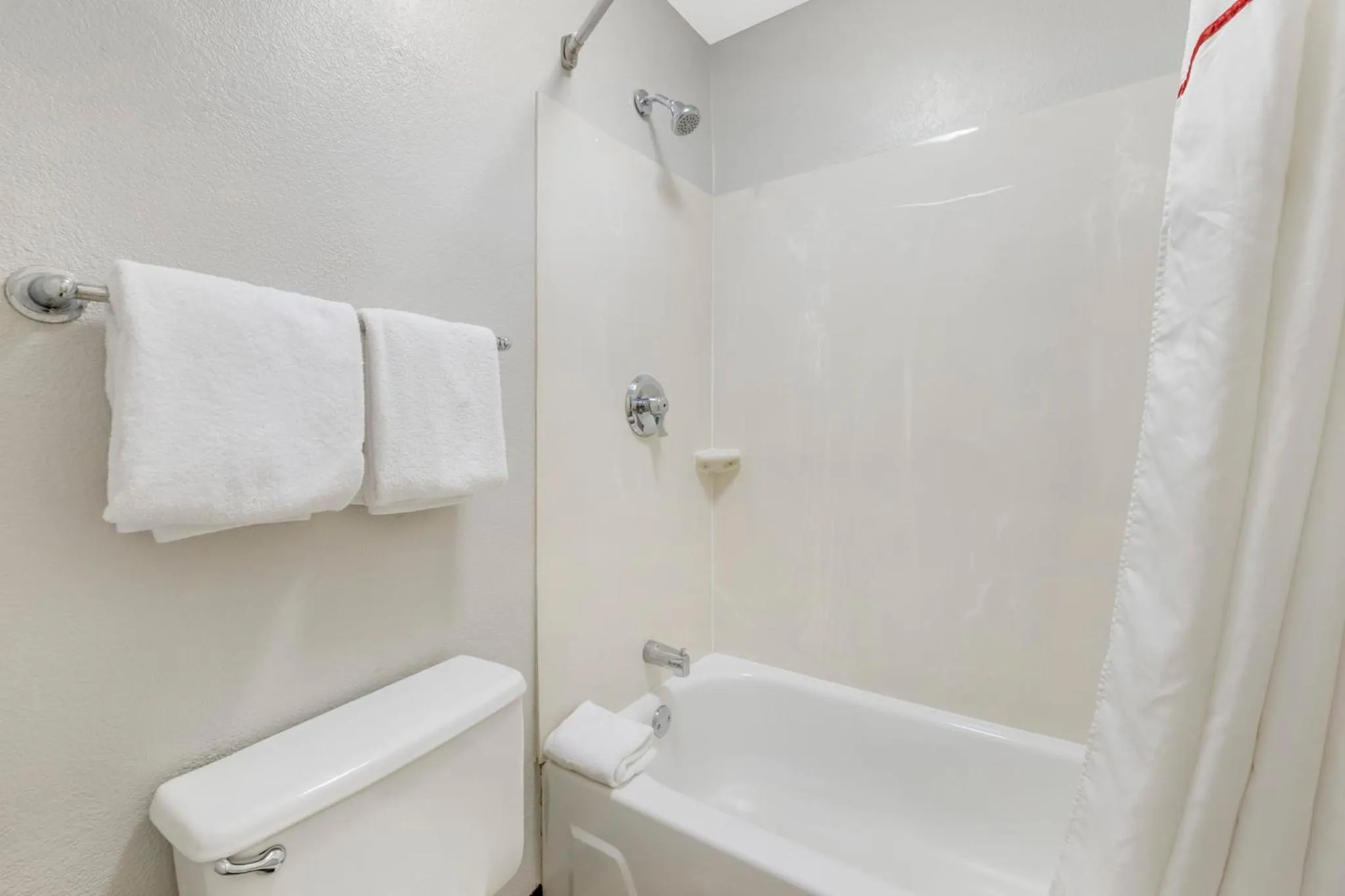 Bathroom in Red Roof Inn Buffalo - Niagara Airport