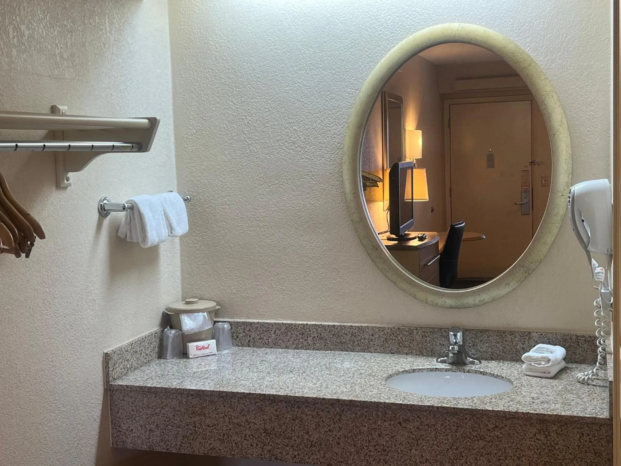 Bathroom in Red Roof Inn Buffalo - Niagara Airport