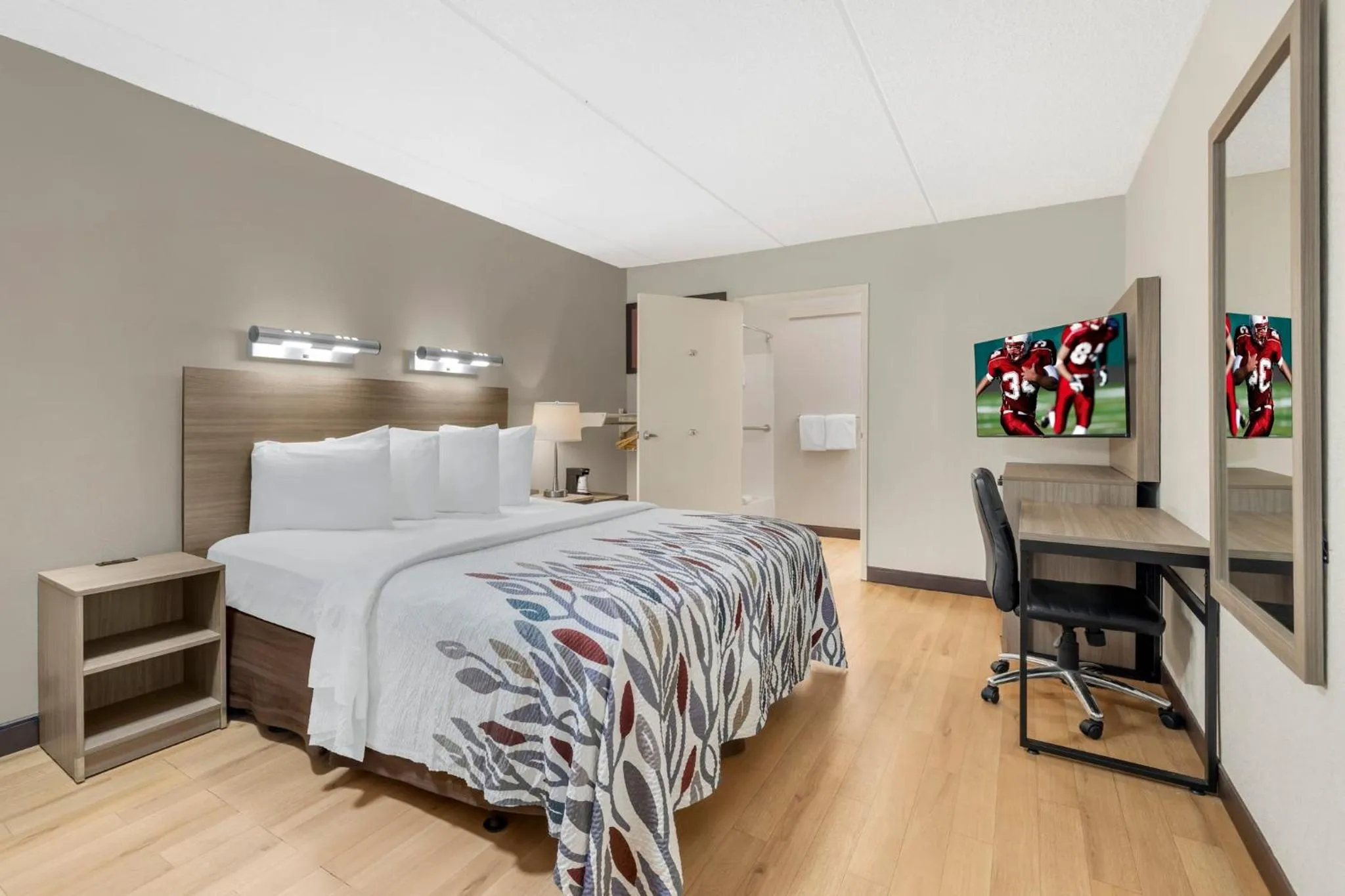 Photo of the whole room, Bed in Red Roof Inn Buffalo - Niagara Airport