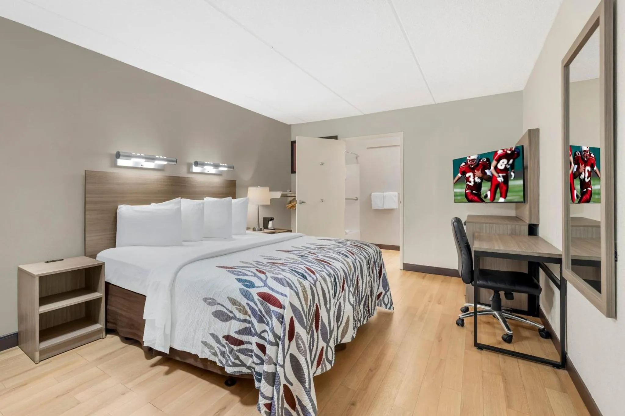 Photo of the whole room, Bed in Red Roof Inn Buffalo - Niagara Airport