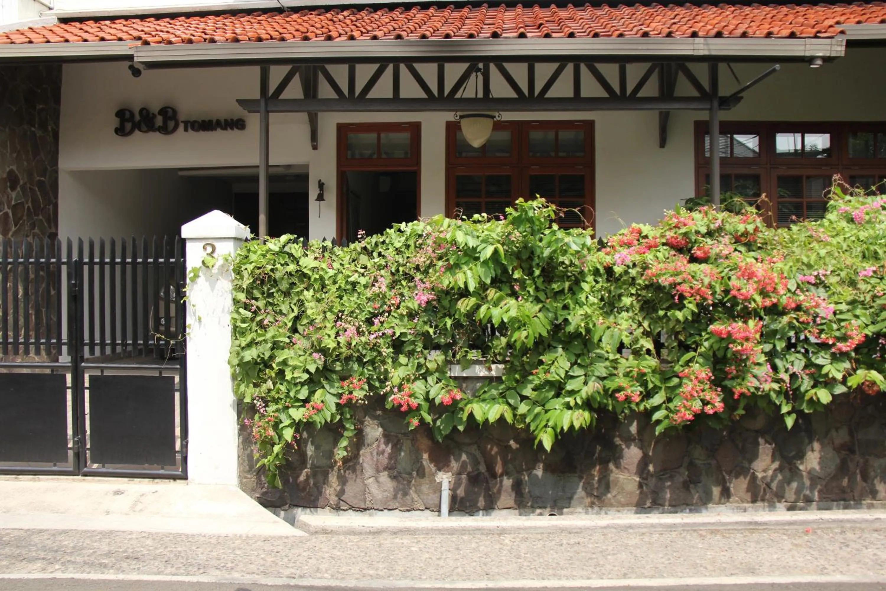 Facade/entrance in Bed and Breakfast Tomang