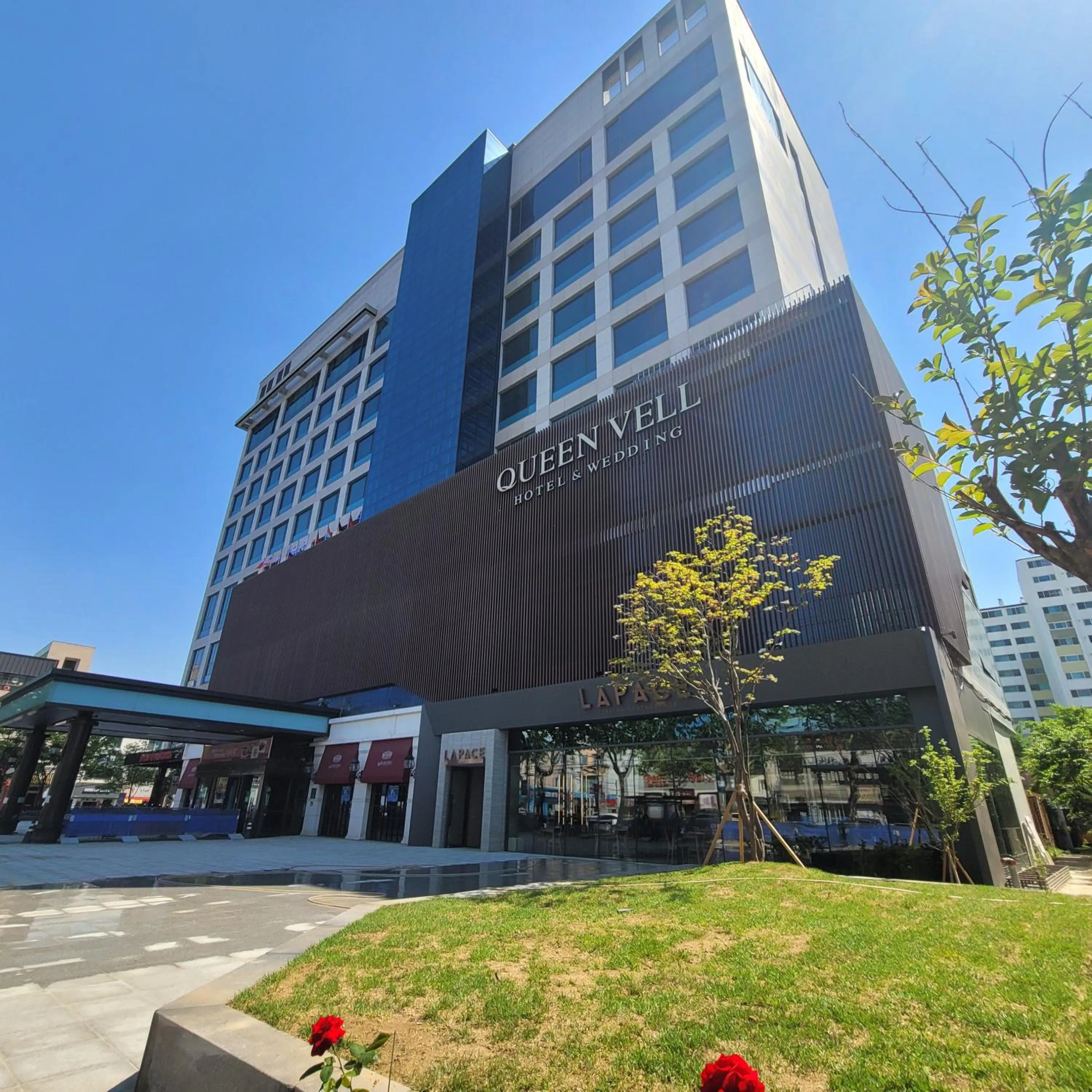 Property Building in Queen Vell Hotel