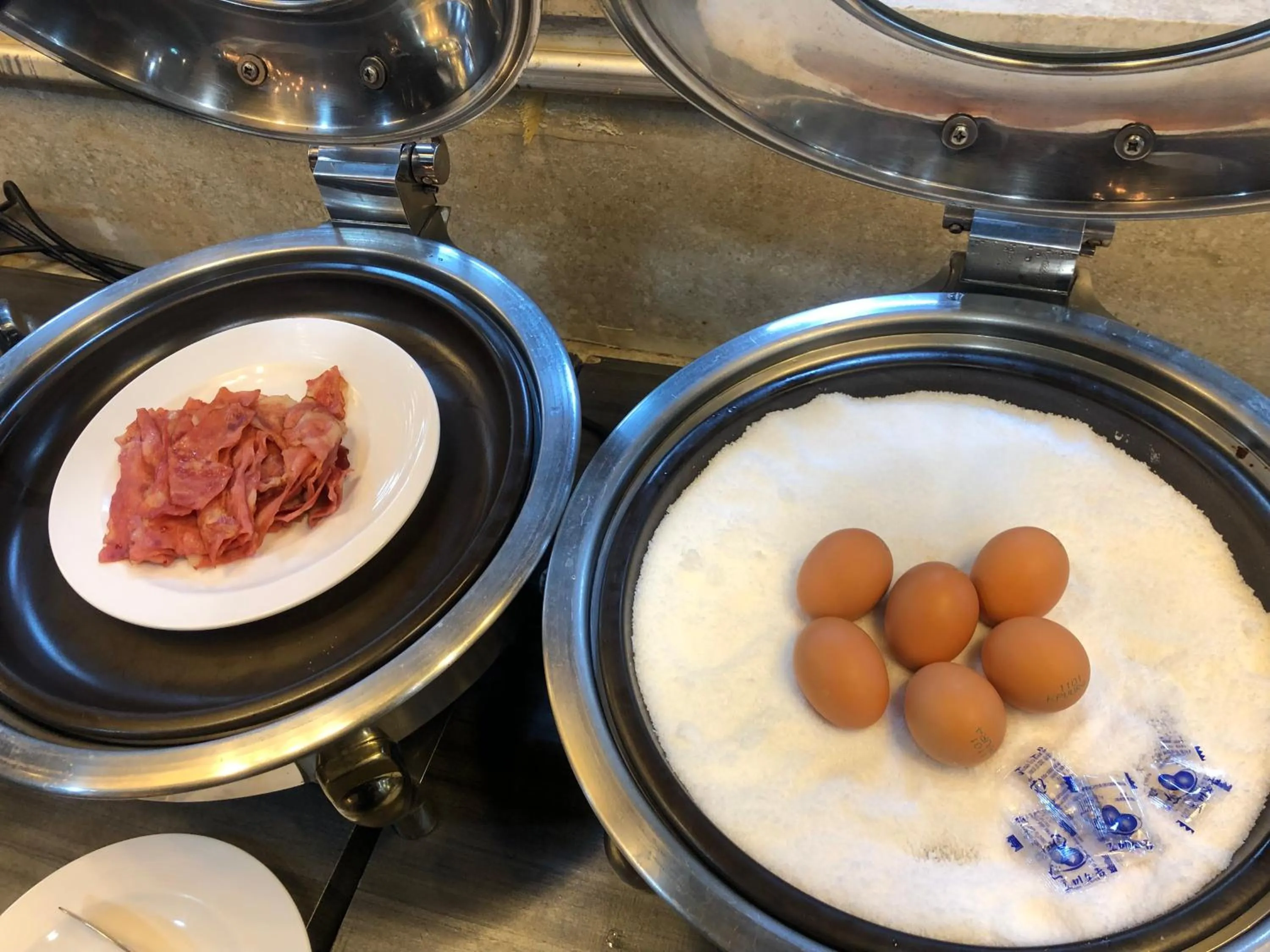 Breakfast, Food in Queen Vell Hotel