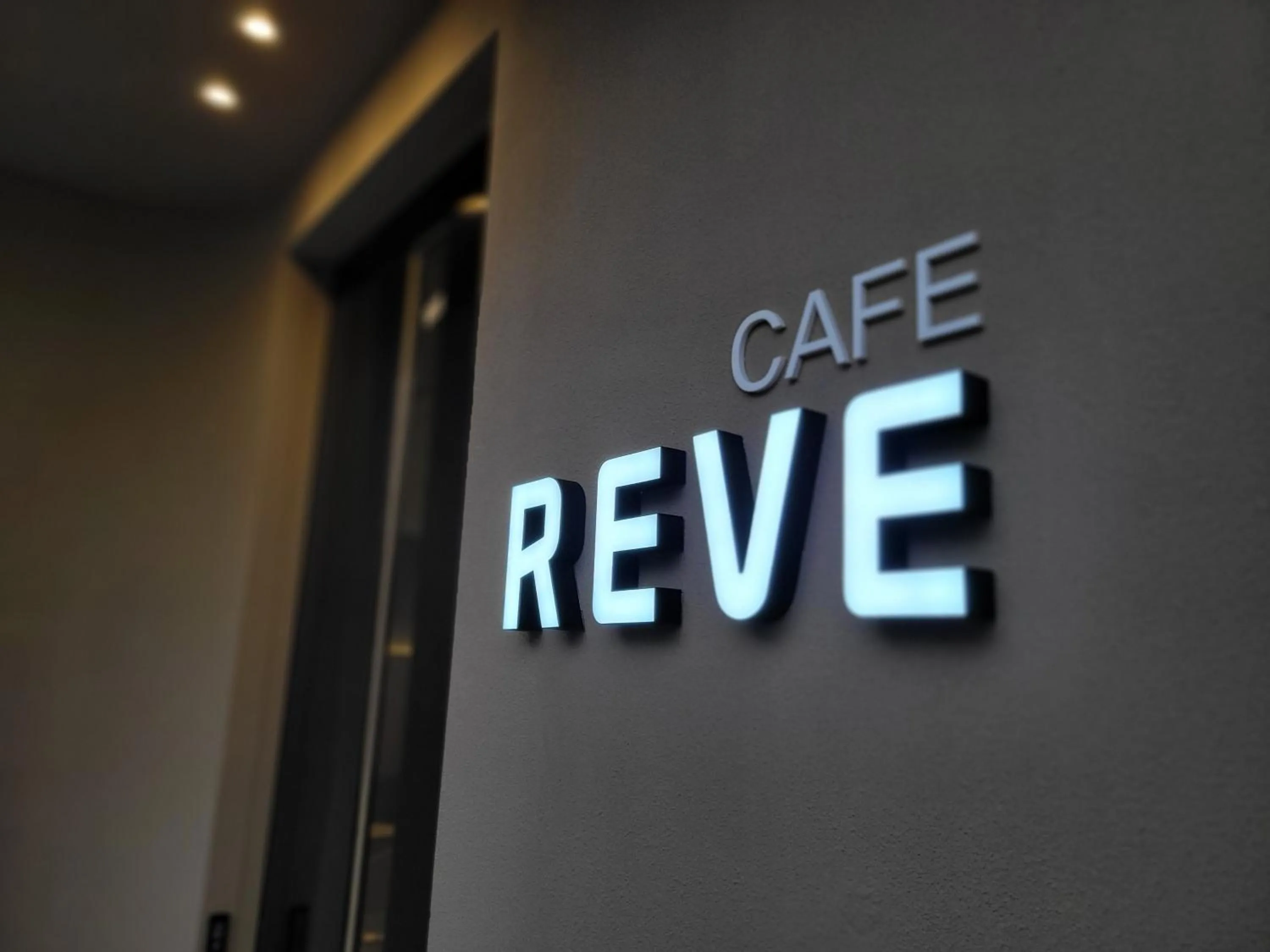 Drinks in Queen Vell Hotel