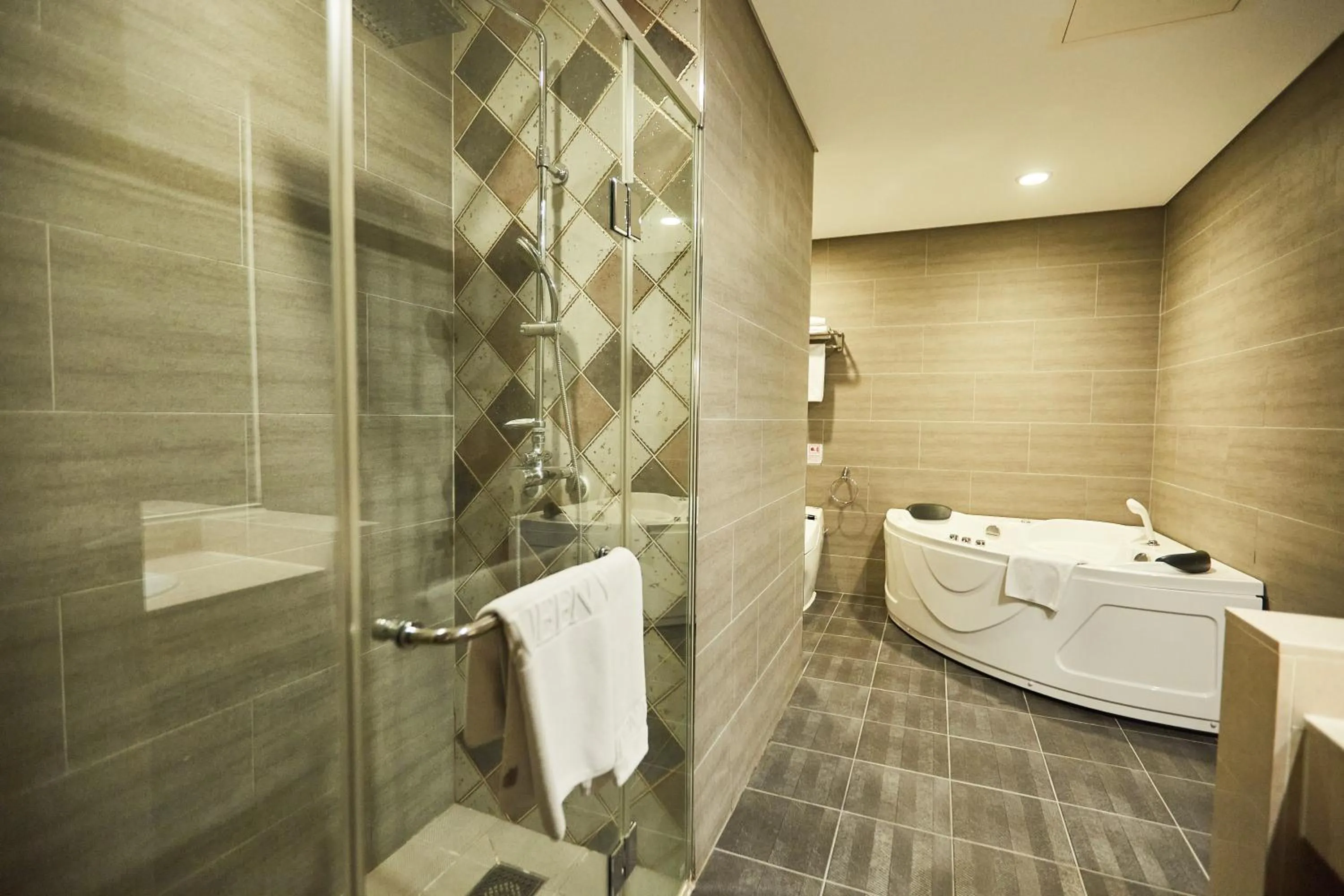 Bathroom in Queen Vell Hotel