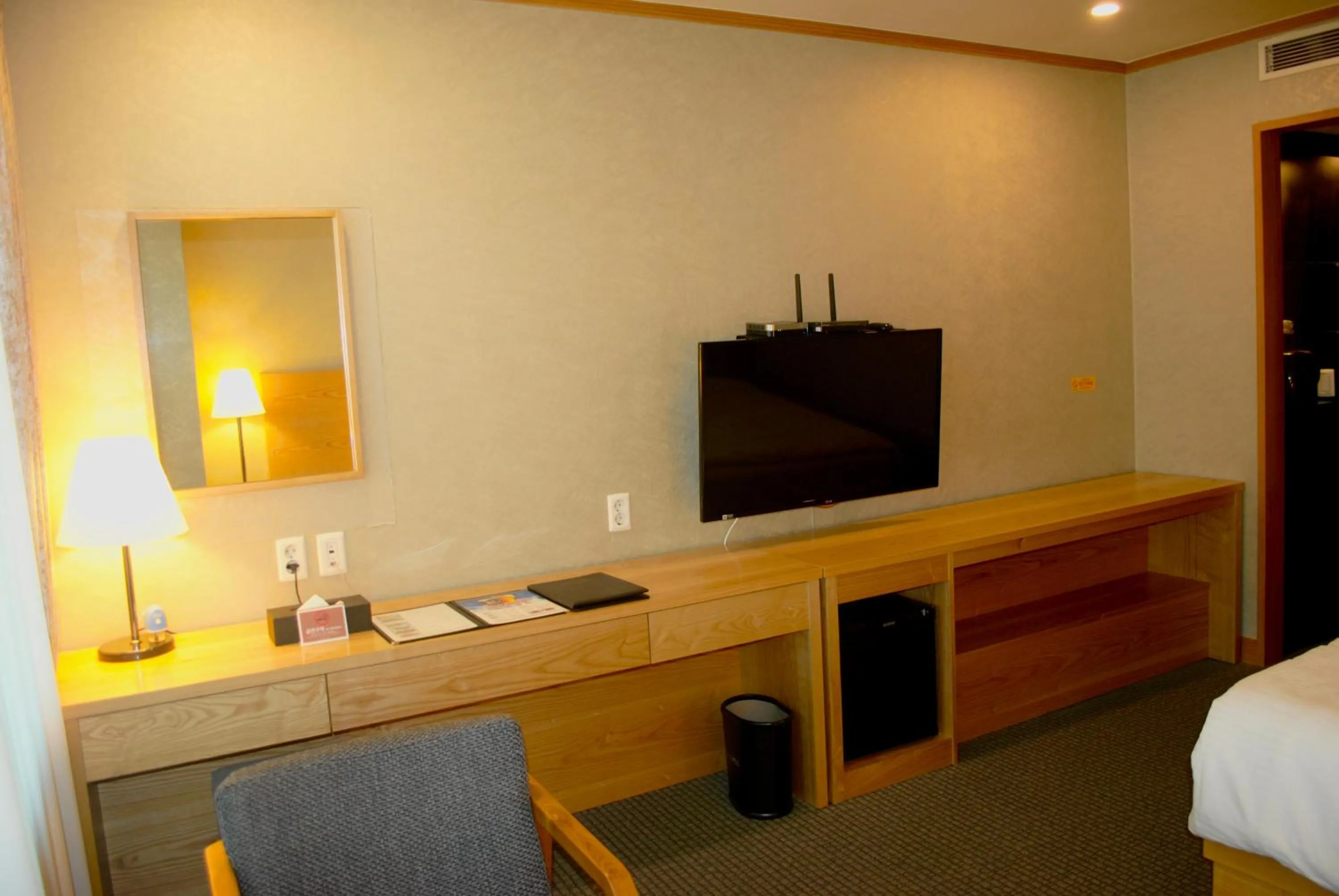 TV/Entertainment Center in Queen Vell Hotel