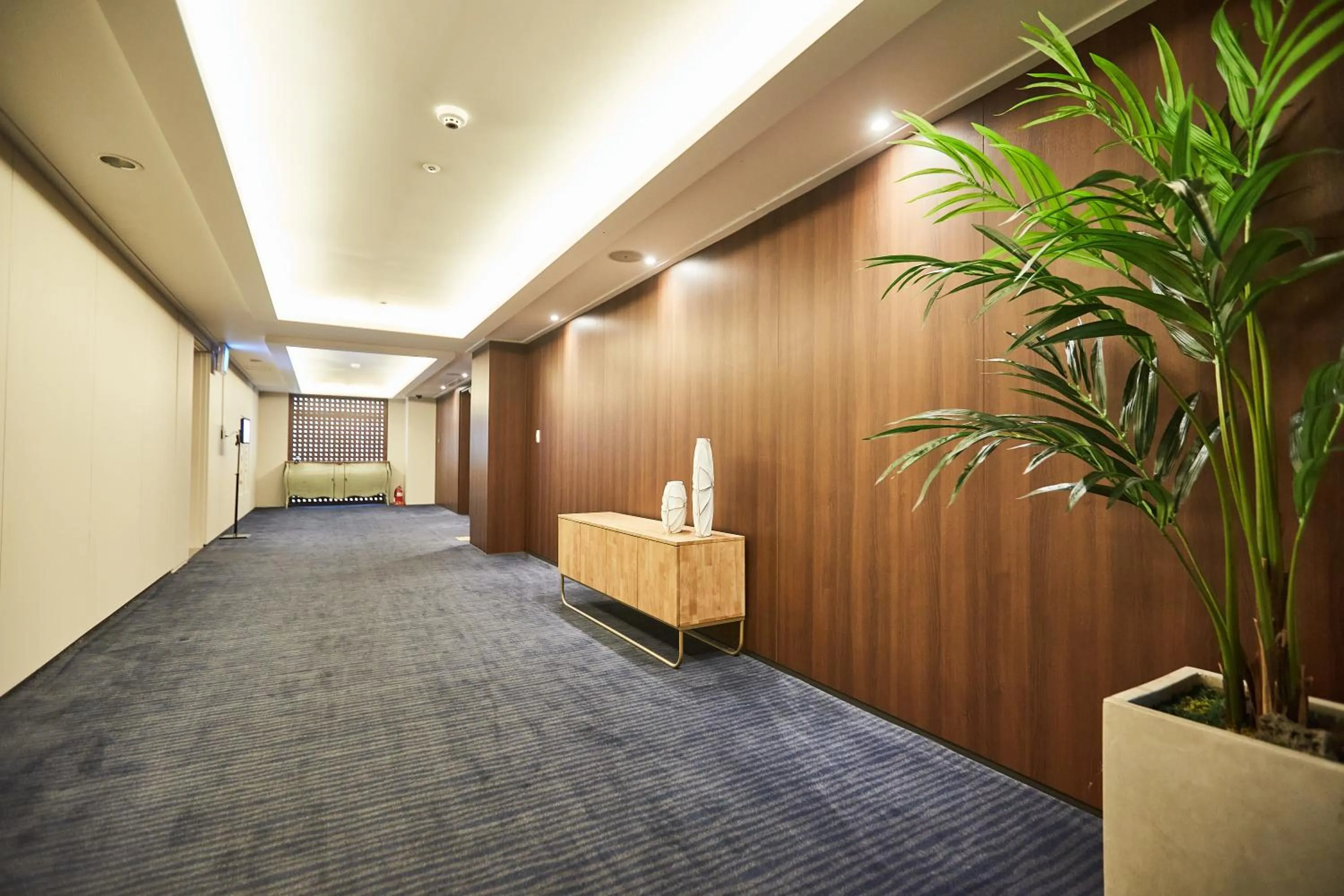 Area and facilities in Queen Vell Hotel