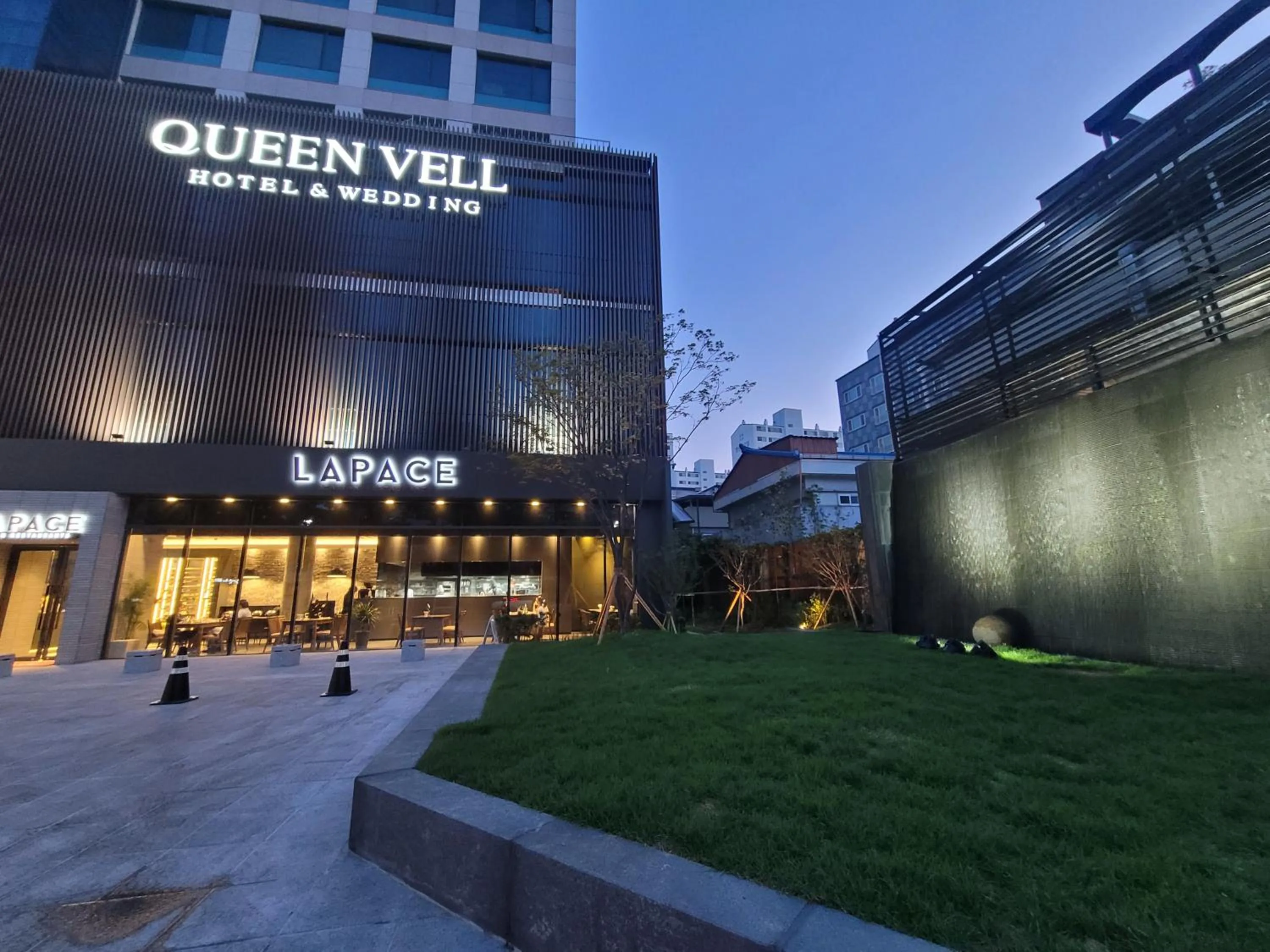 Property Building in Queen Vell Hotel