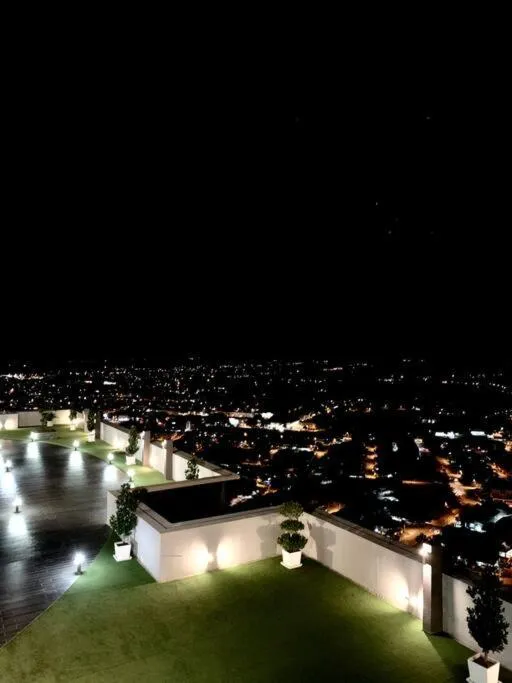 The Venus - Spacious Wooden TOP Floor Apartment