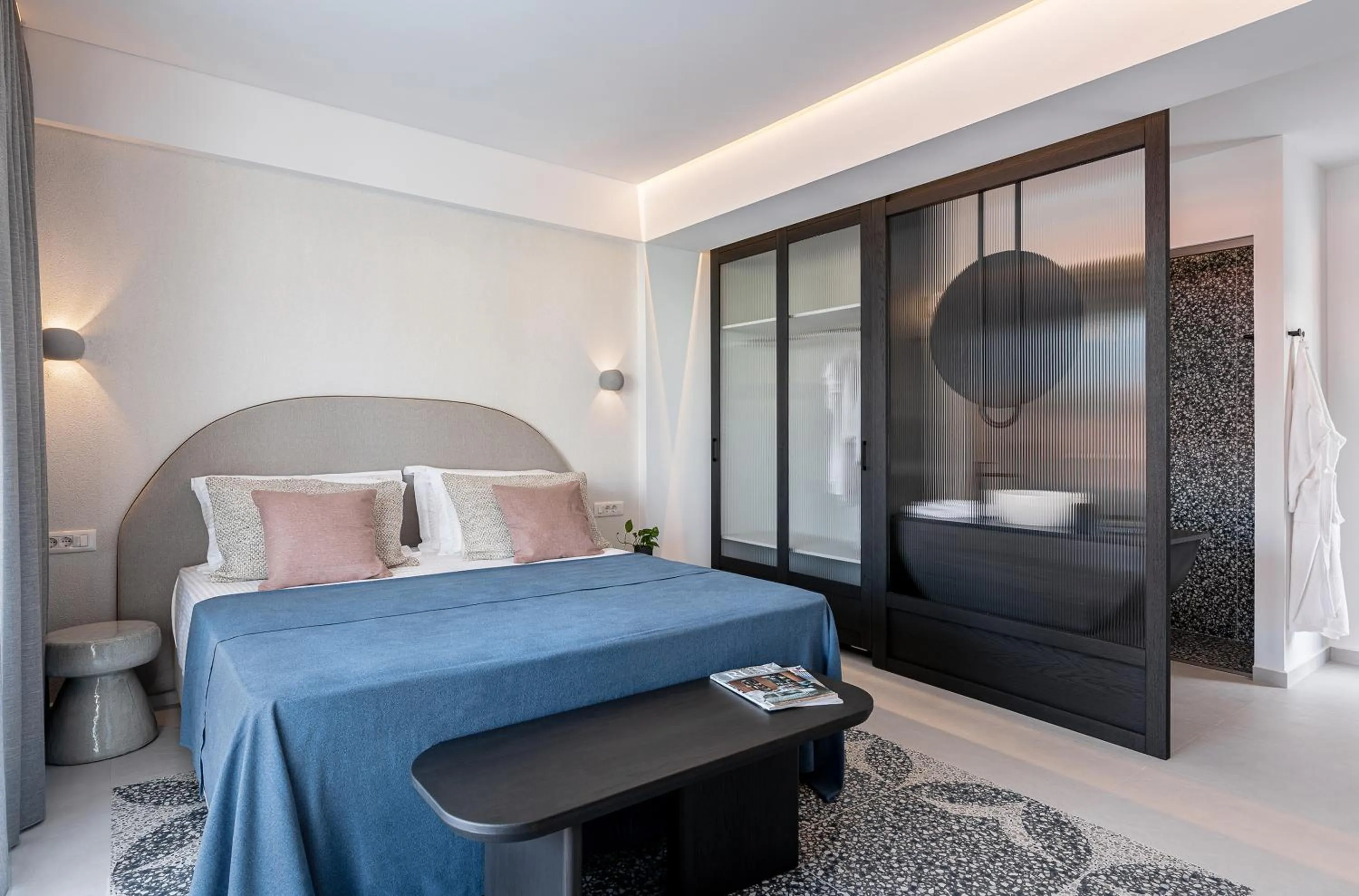 Photo of the whole room, Bed in Nuovo Luxury Suites