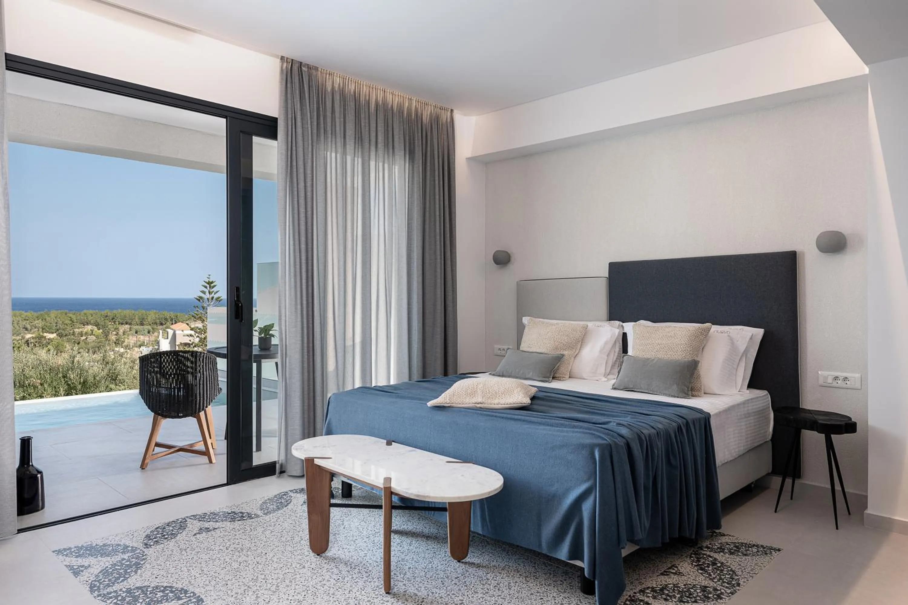 Photo of the whole room, Bed in Nuovo Luxury Suites