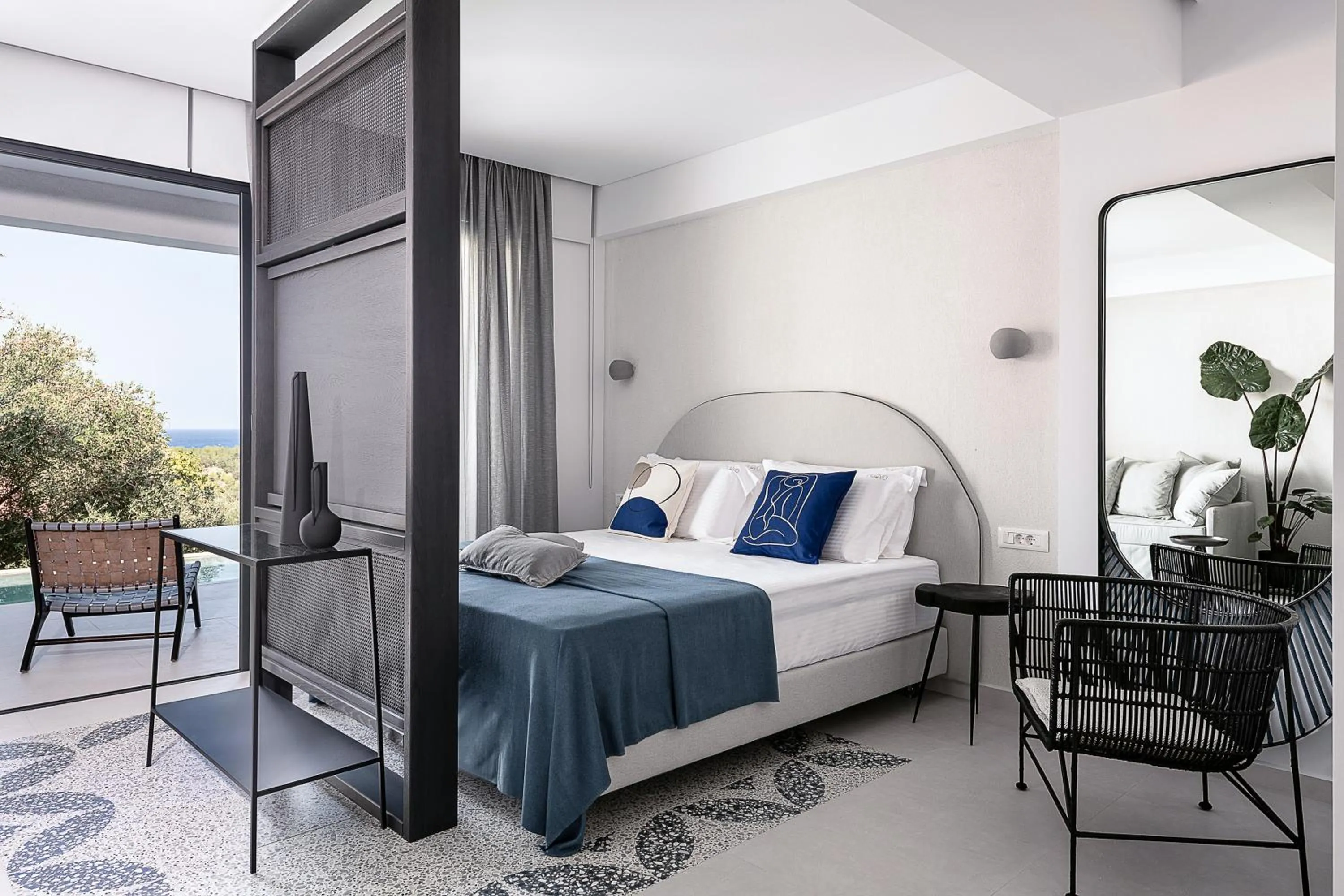 Photo of the whole room, Bed in Nuovo Luxury Suites