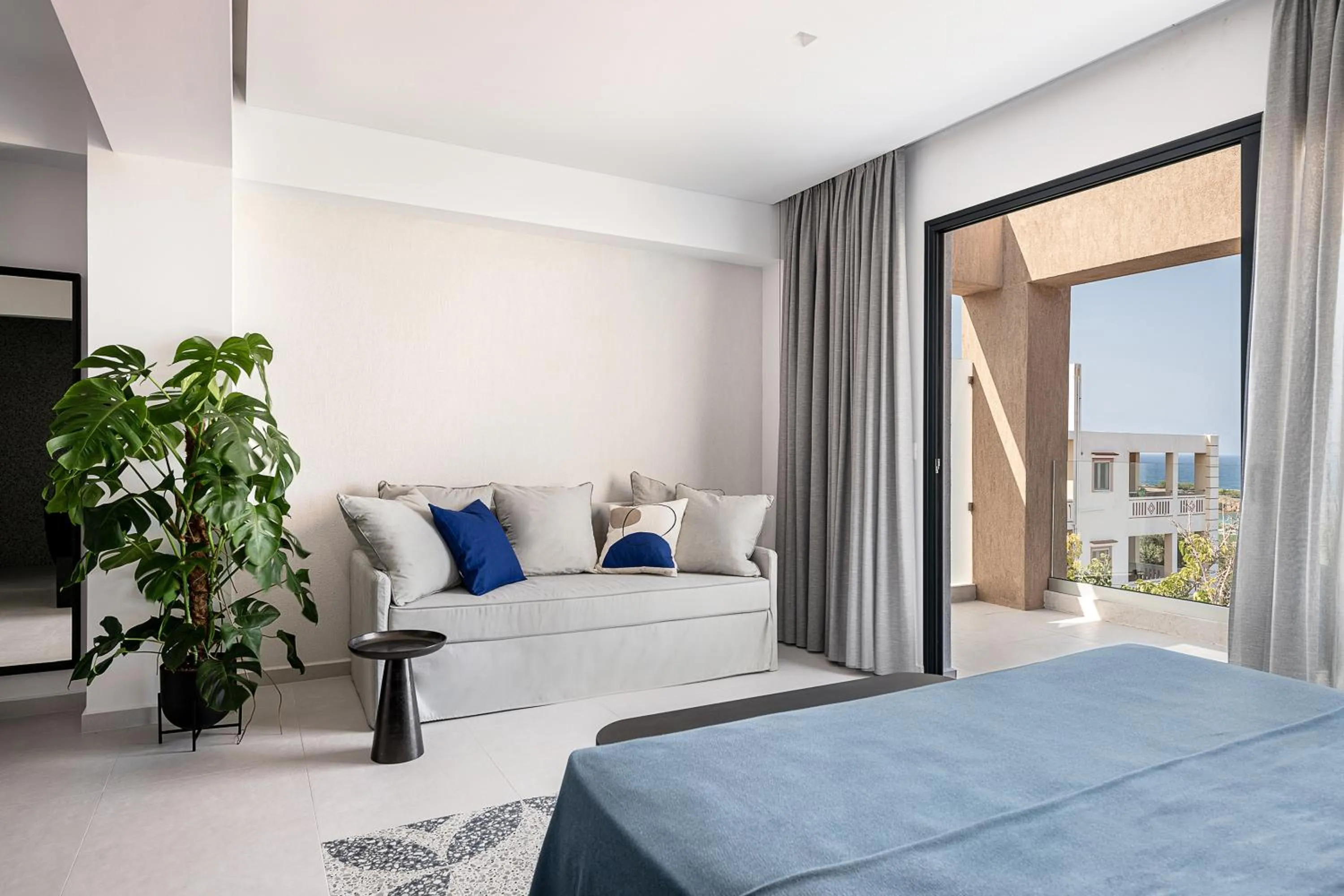 Photo of the whole room, Bed in Nuovo Luxury Suites