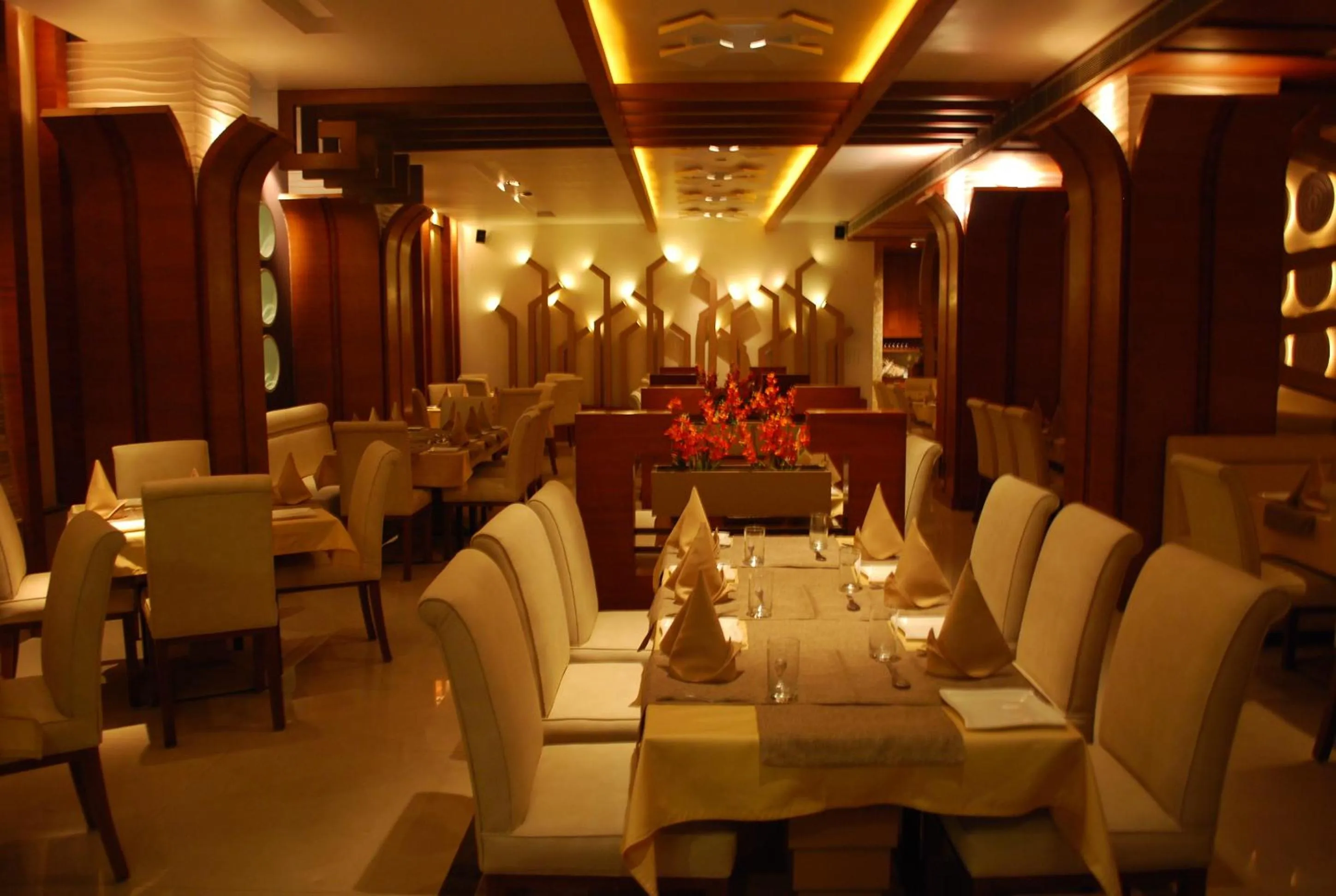 Restaurant/places to eat in Hotel Millennium