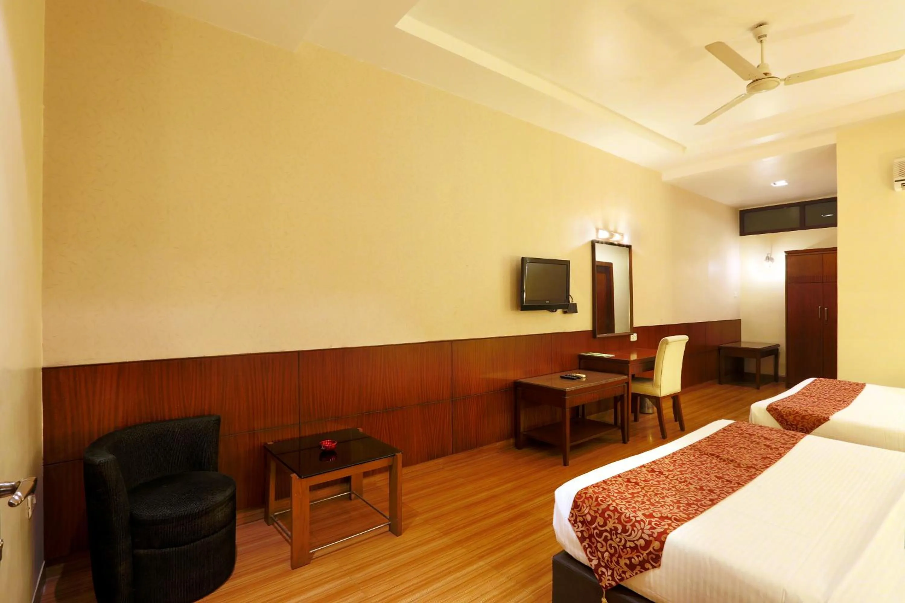 Bedroom, Bed in Hotel Millennium