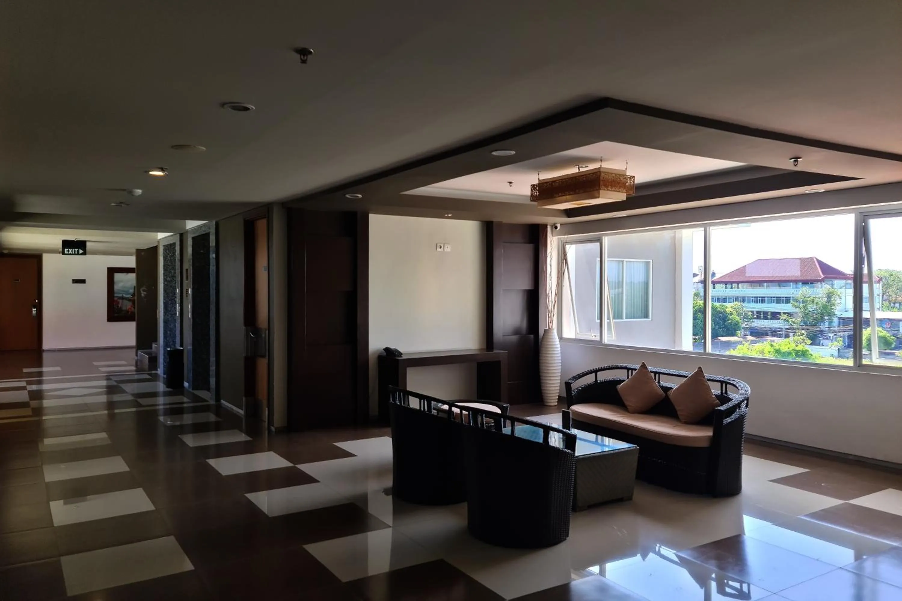 Communal lounge/ TV room in The Kana Kuta Hotel