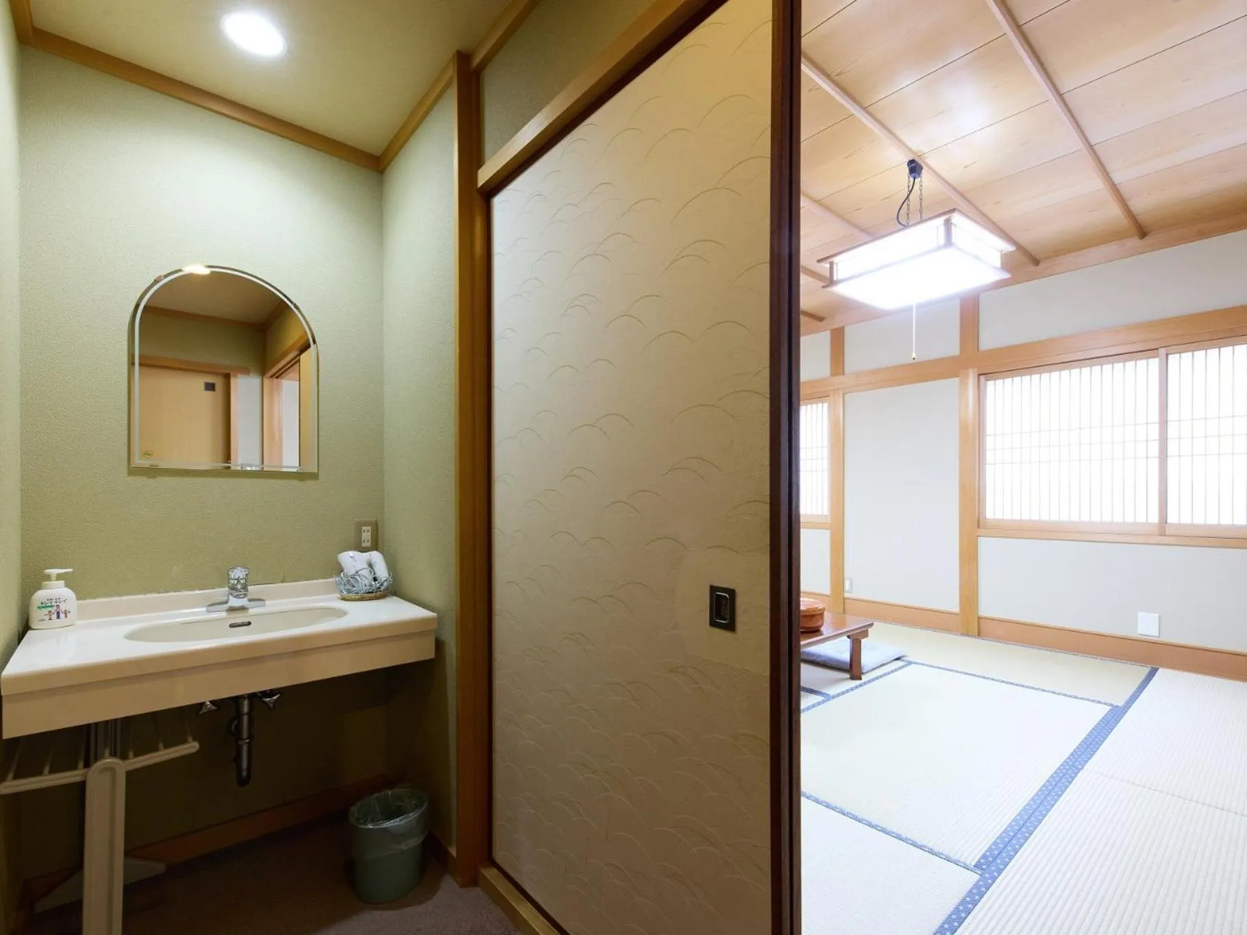 Photo of the whole room in Yodoya