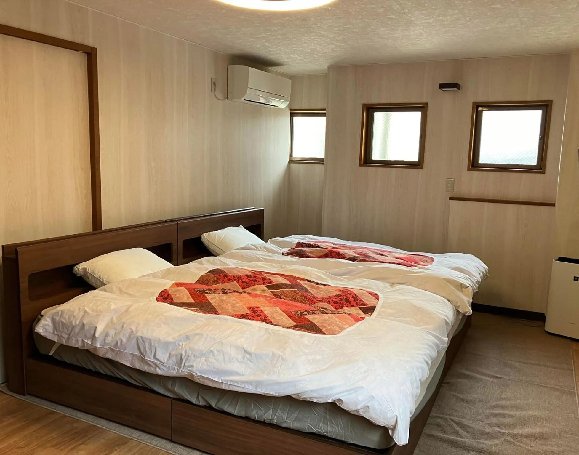 Photo of the whole room, Bed in Yodoya