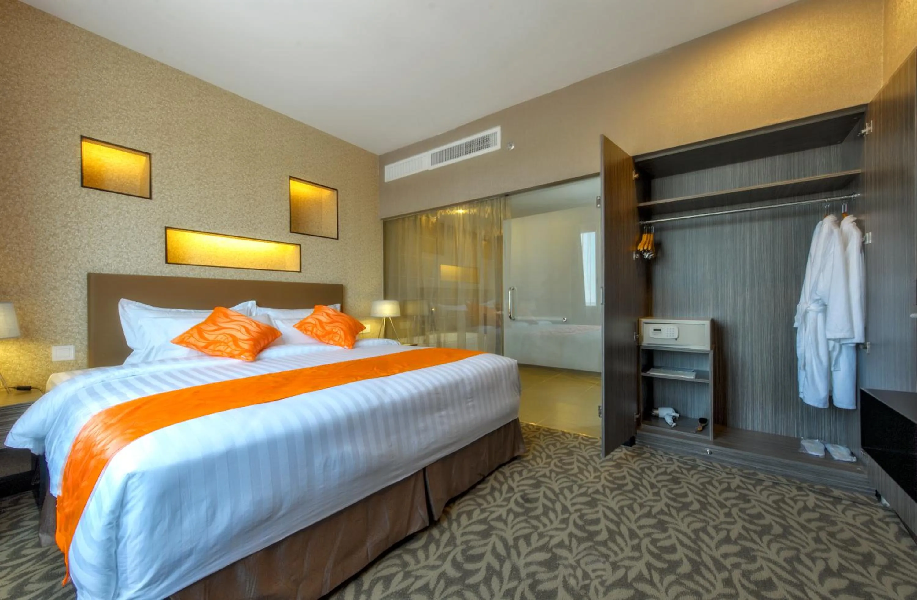 Bedroom, Bed in Grand Alora Hotel