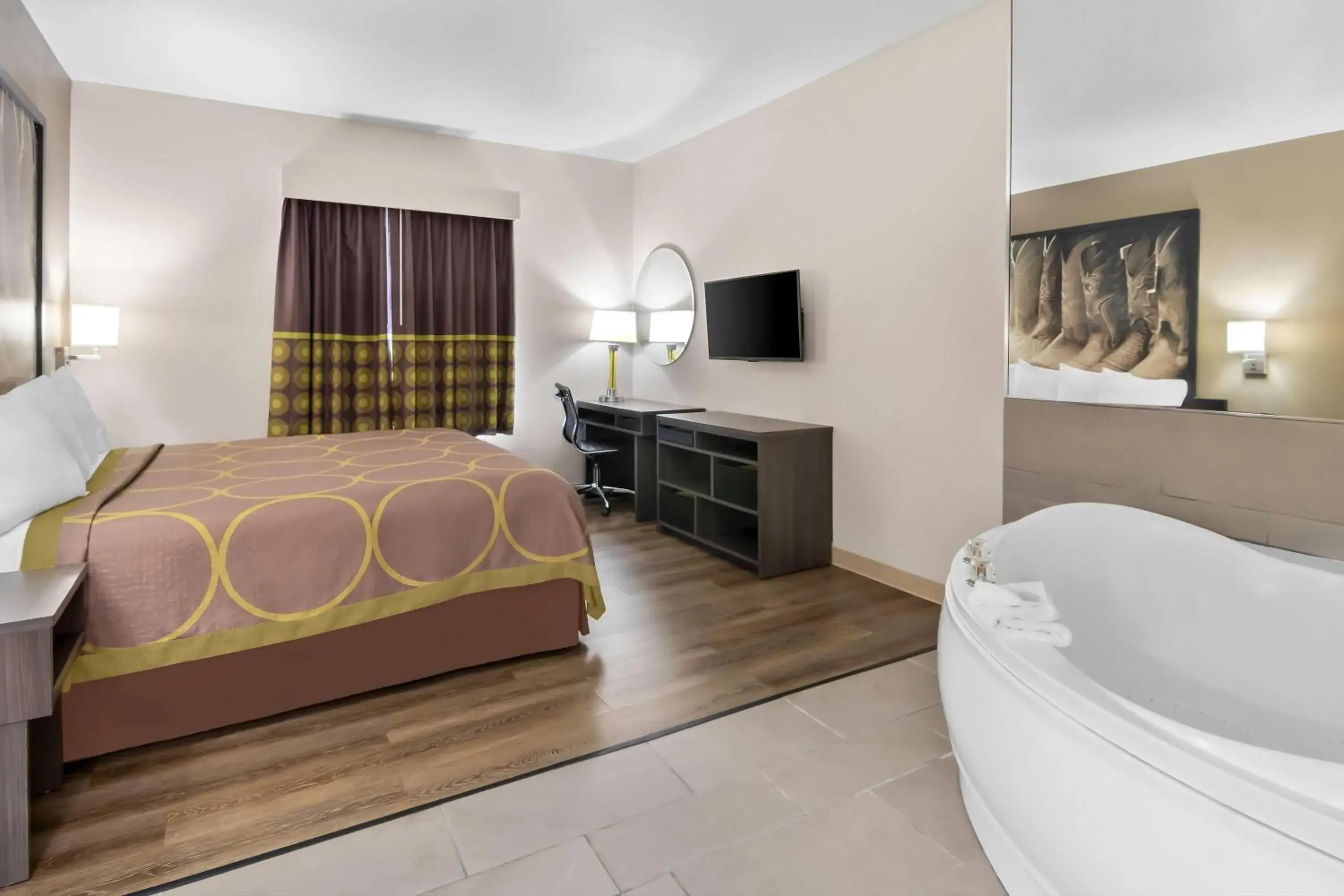 Deluxe King Room - Smoking in Super 8 by Wyndham Fort Worth Stockyards Deluxe King Room - Smoking in Super 8 by Wyndham Fort Worth Stockyards