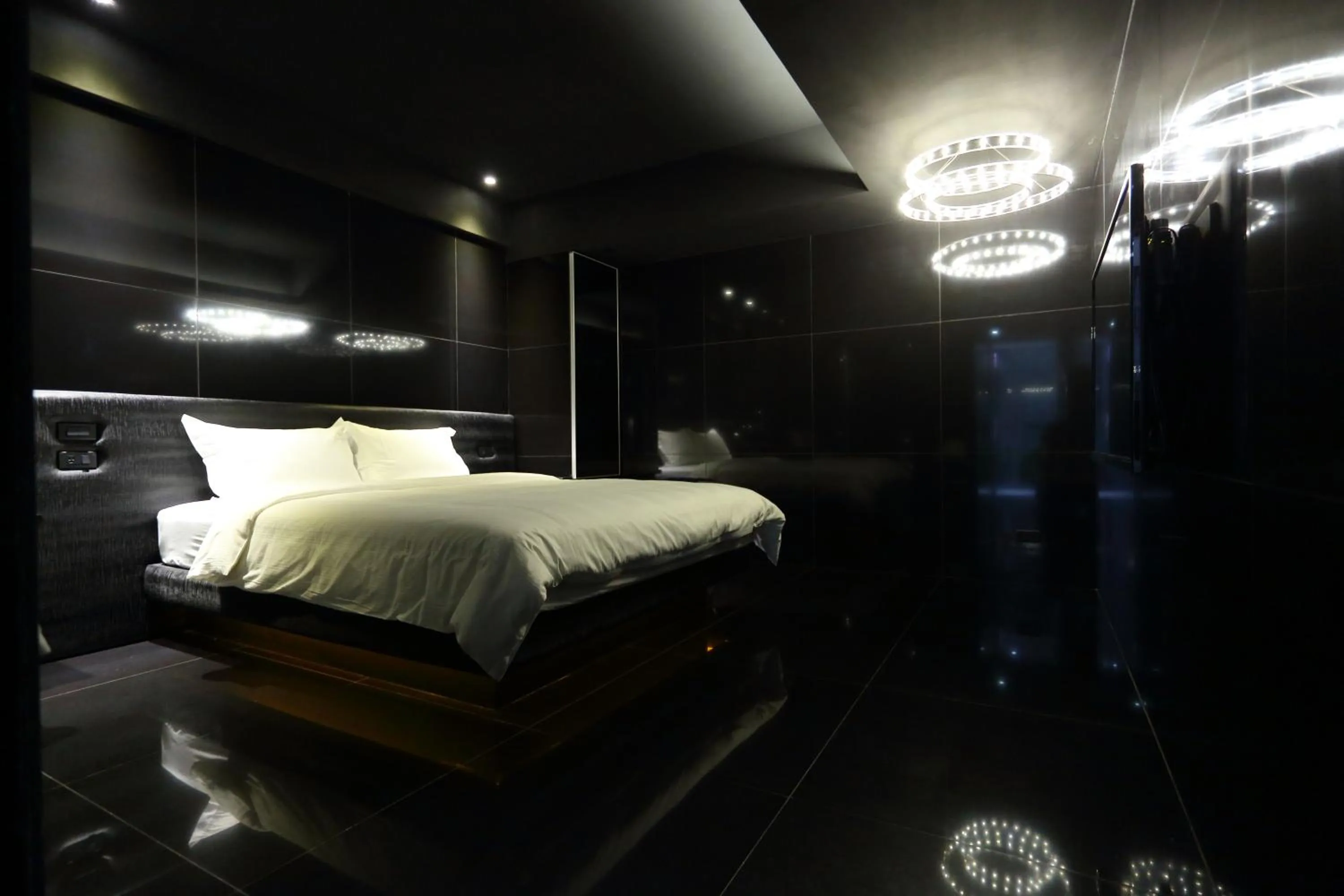 Bedroom, Bed in The Fantasy Apartment