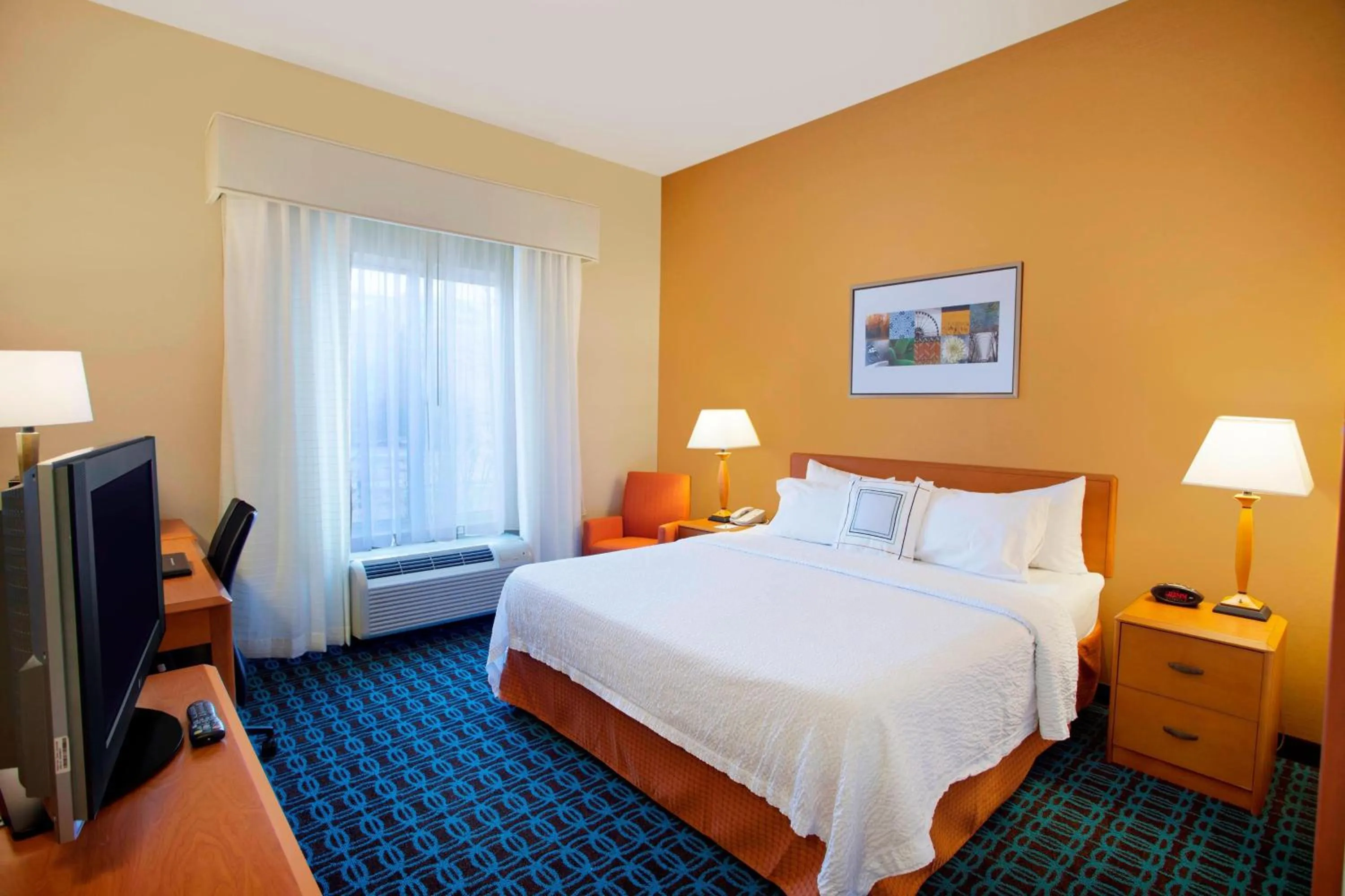 Photo of the whole room, Bed in Fairfield Inn & Suites by Marriott Detroit Metro Airport Romulus