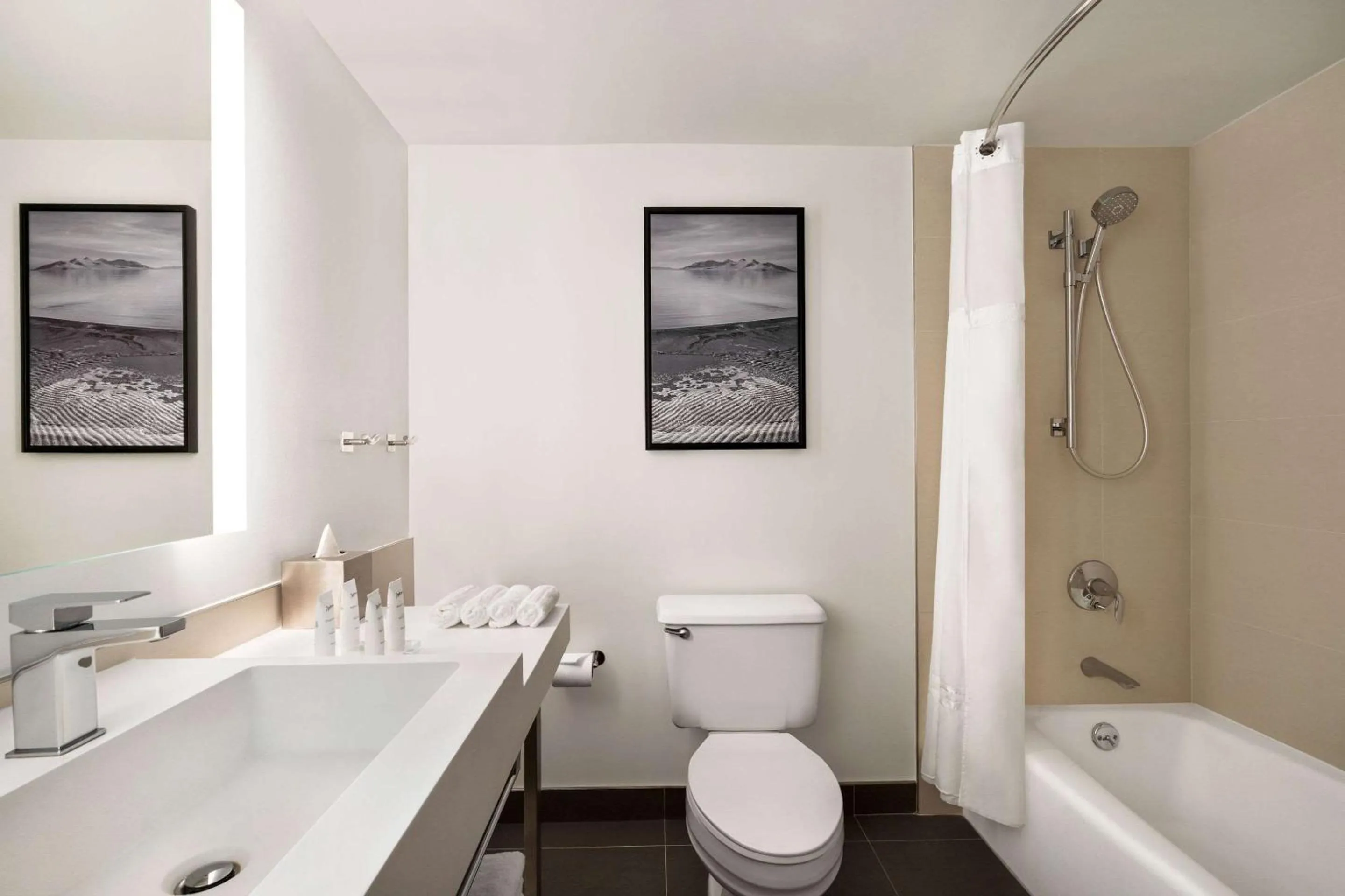 Bedroom in Radisson Hotel Salt Lake City Downtown