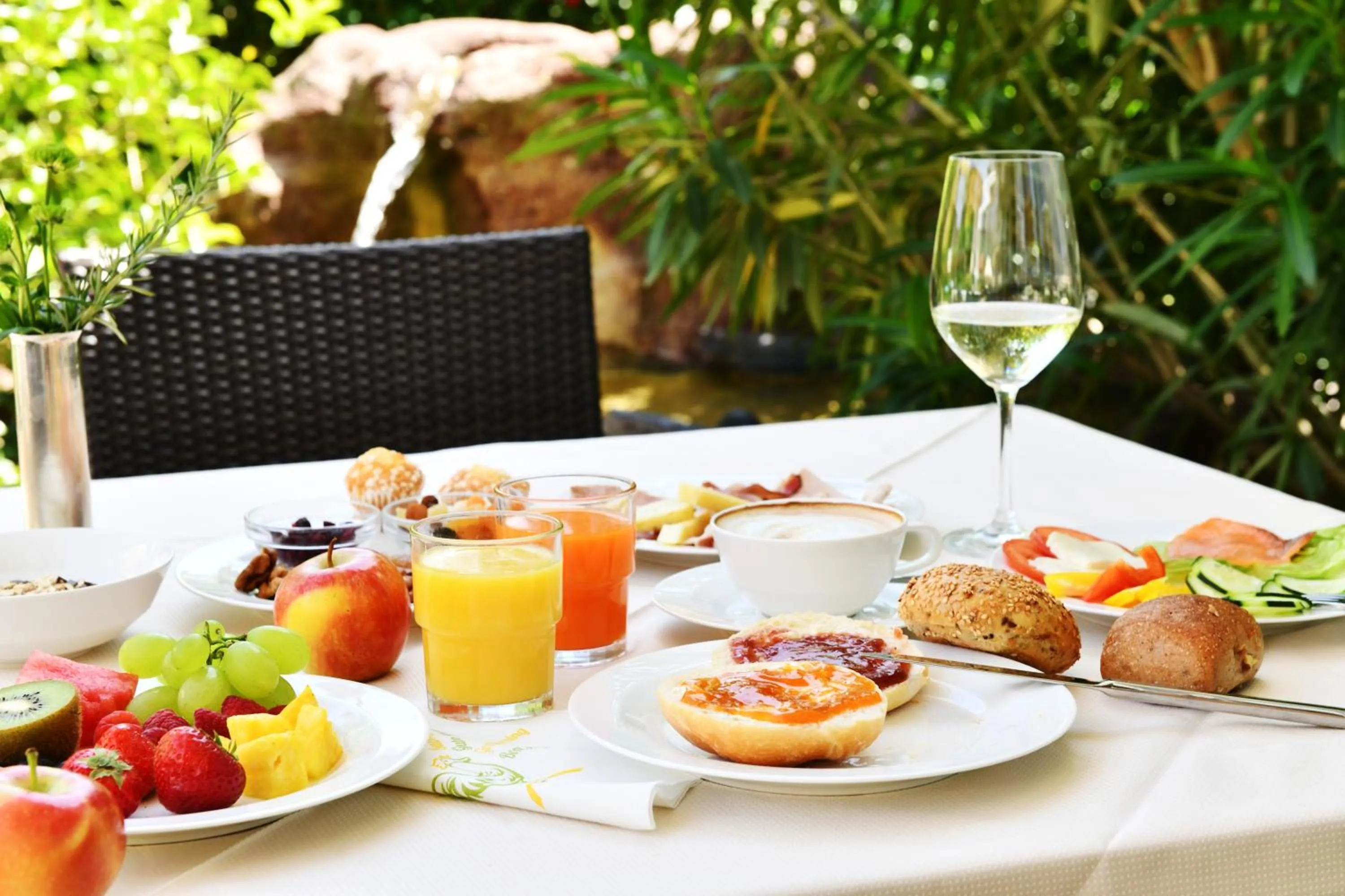 Buffet breakfast in Apparthotel Gartenresidence Nalserhof