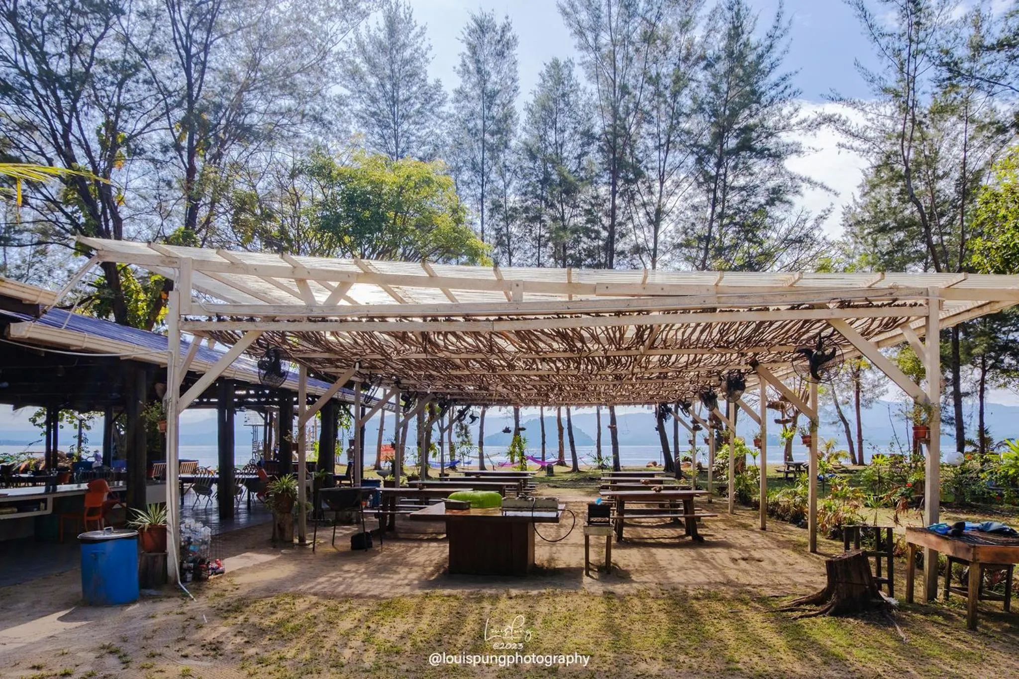 Restaurant/places to eat in Ara Dinawan Island Resort