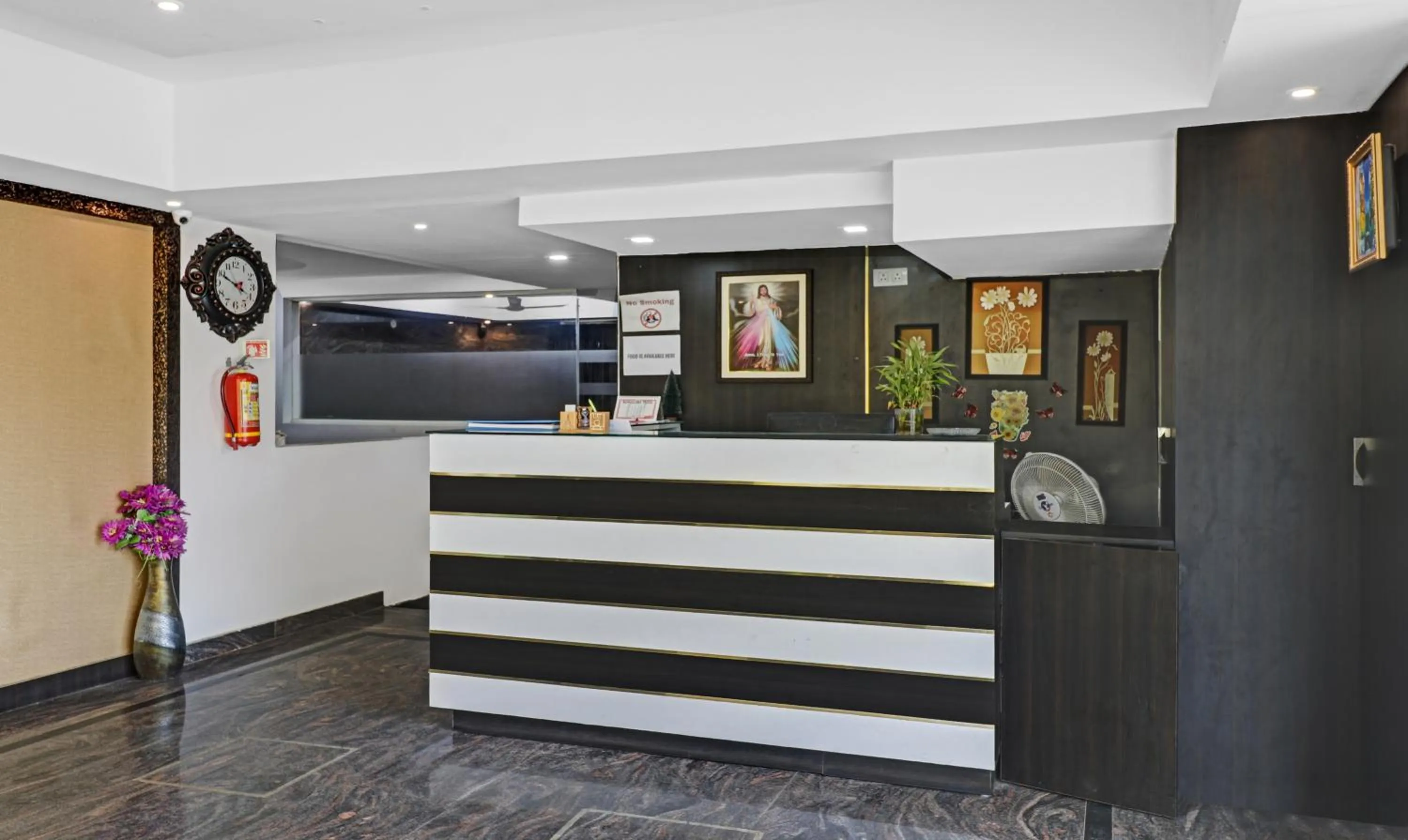 Lobby or reception in Treebo JJ Residency