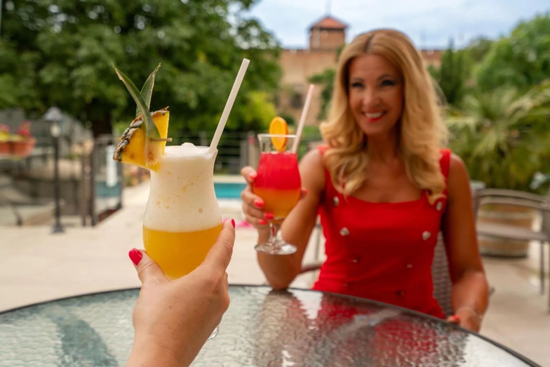 Drinks in Elizabeth Hotel