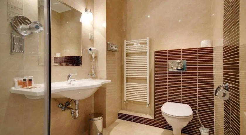 Bathroom in Elizabeth Hotel