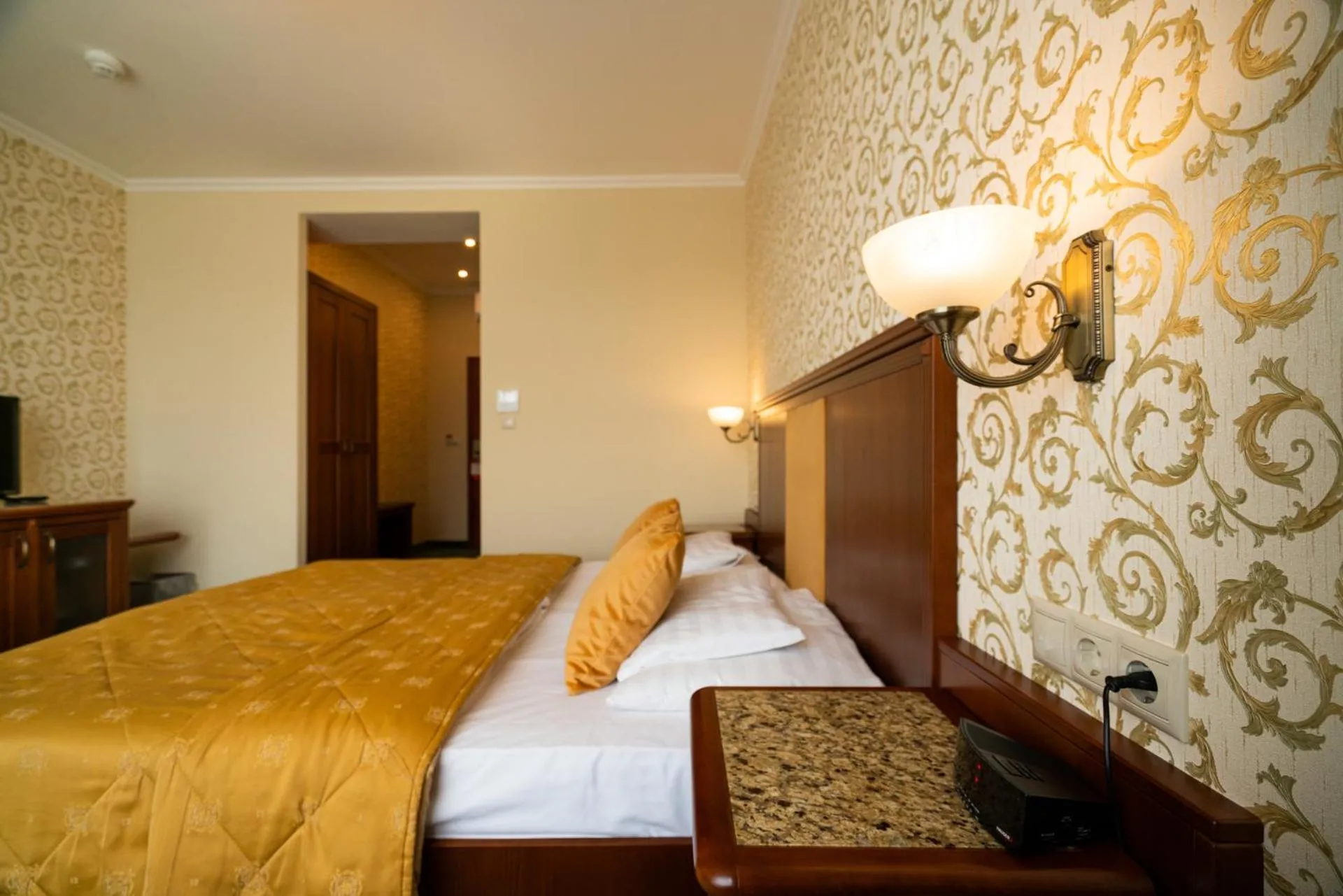 Bed in Elizabeth Hotel