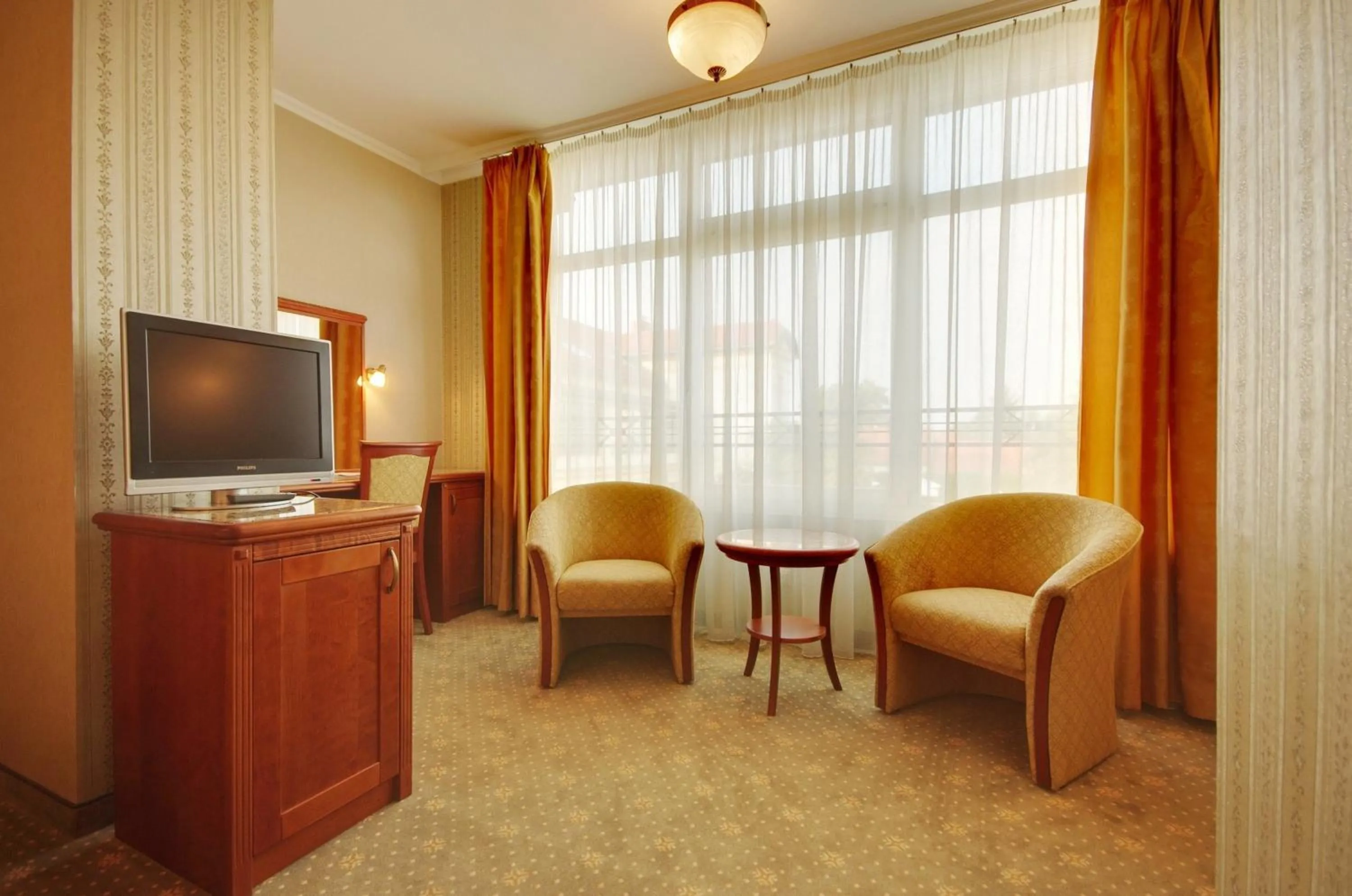 Seating area in Elizabeth Hotel