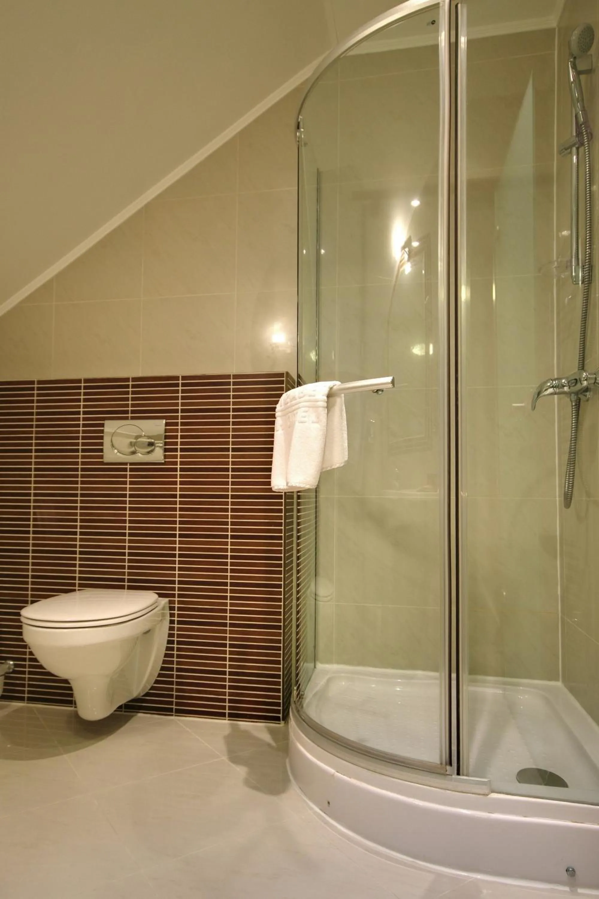 Bathroom in Elizabeth Hotel