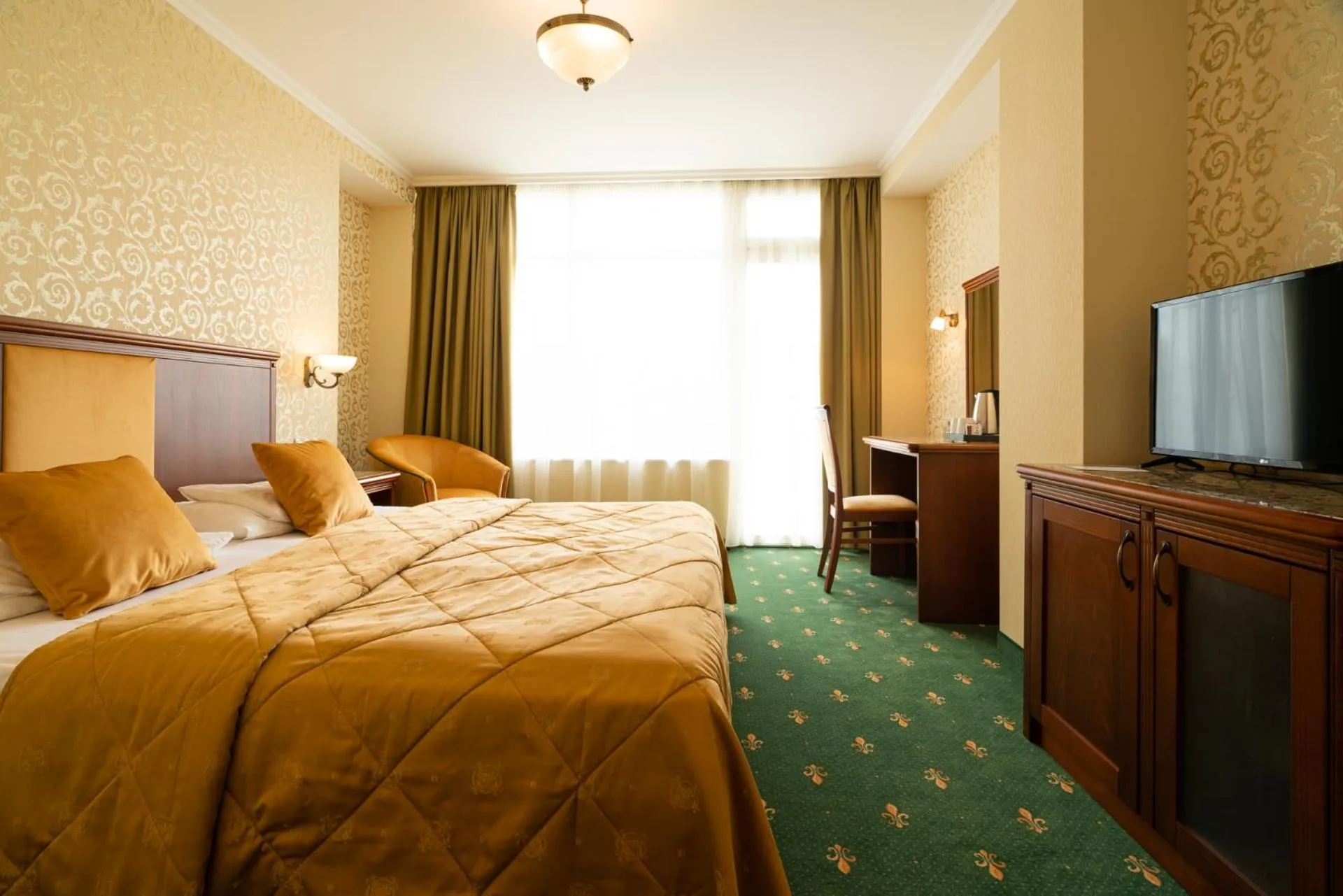 Bed in Elizabeth Hotel