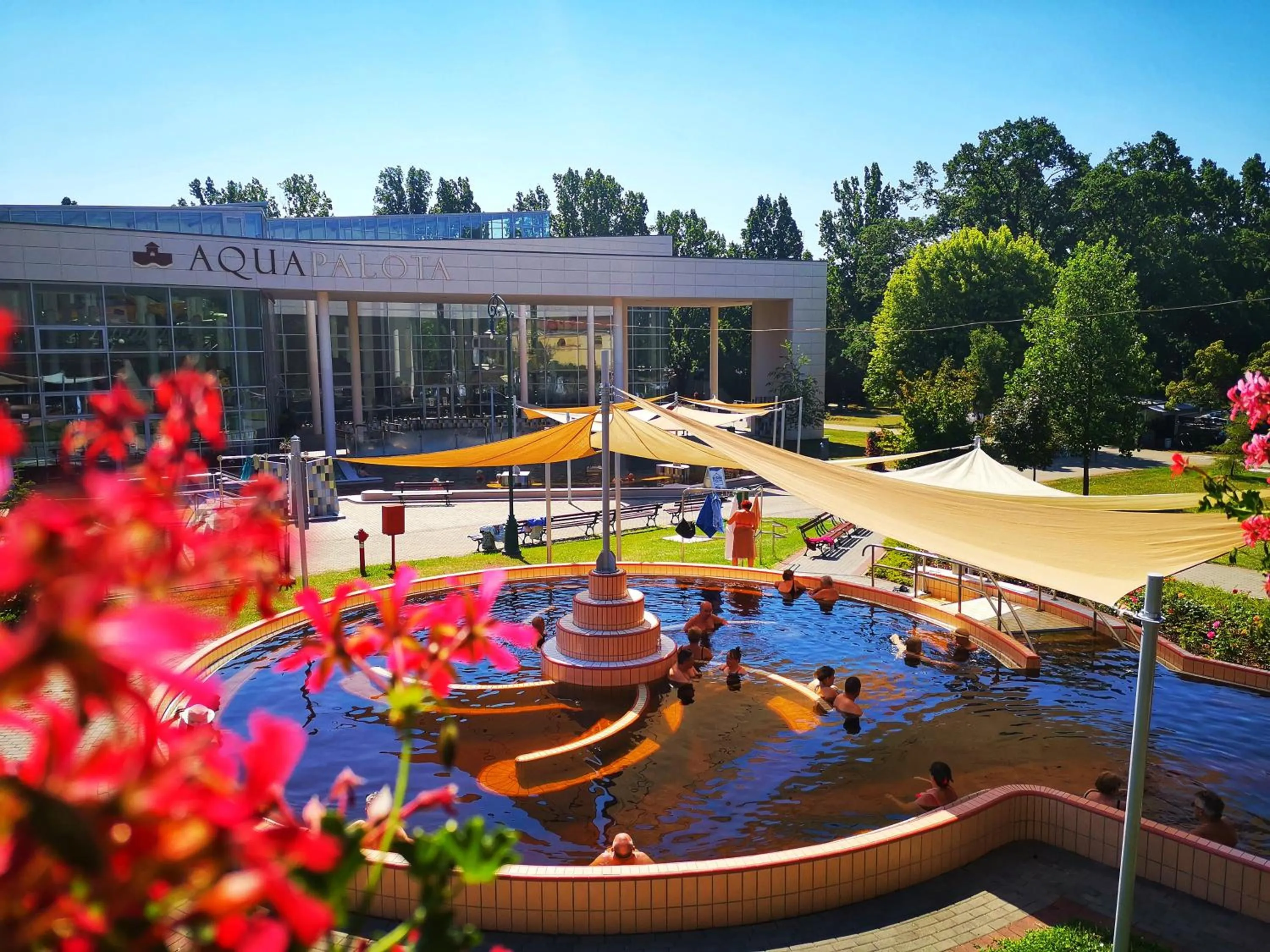 Nearby landmark in Elizabeth Hotel