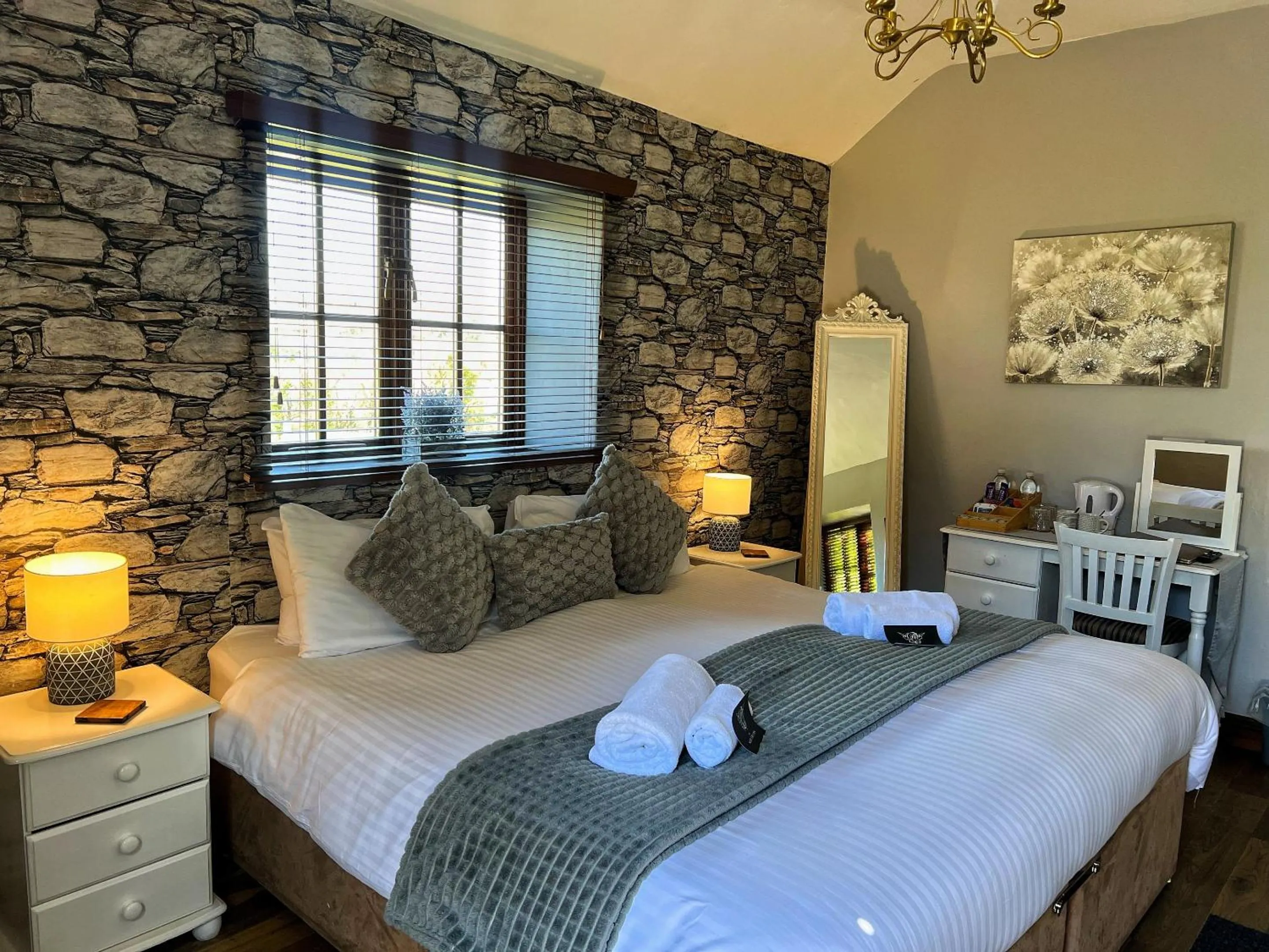 Bedroom, Bed in The Mary Tavy Inn