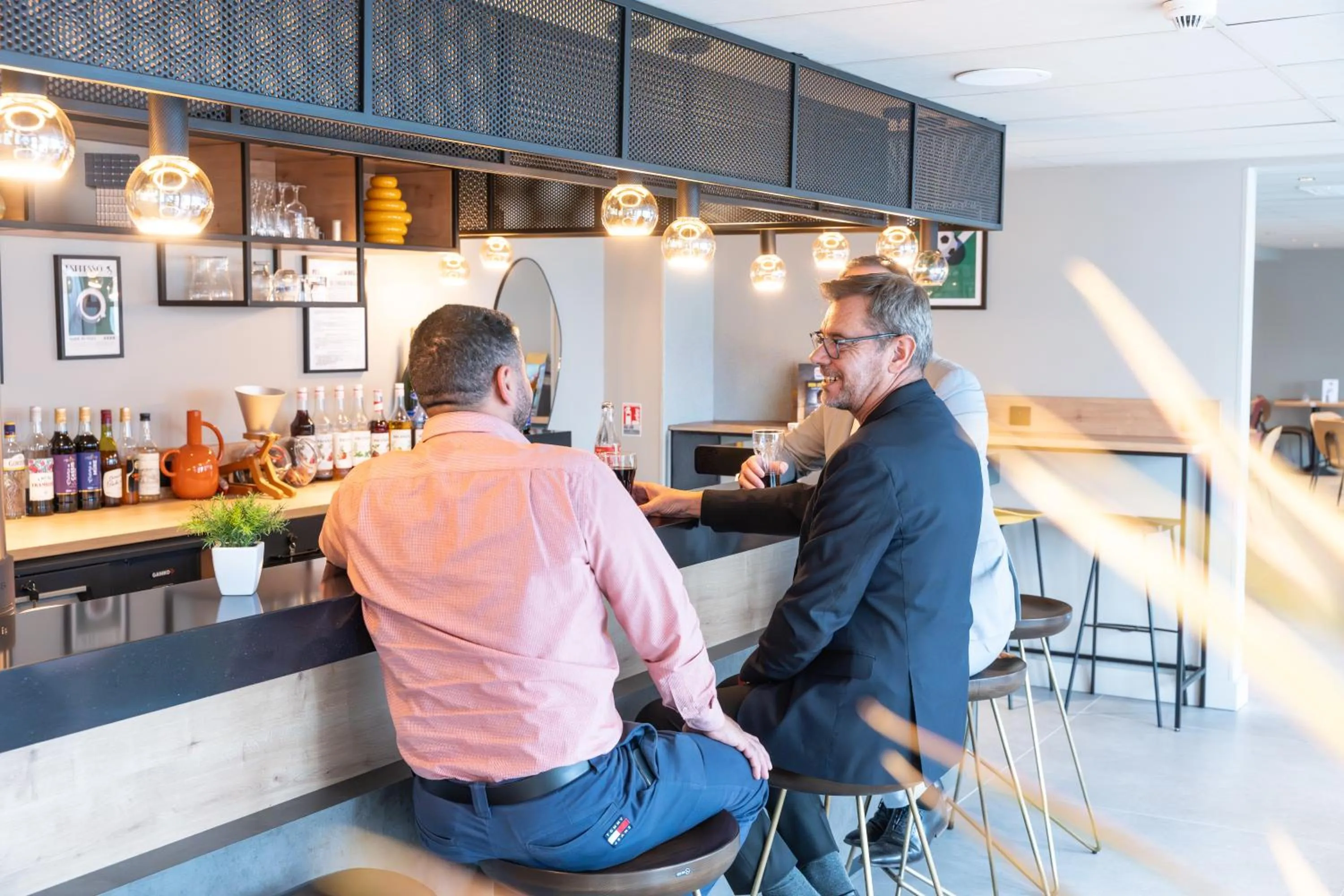 Lounge or bar in Ibis Orleans La Chapelle Saint Mesmin