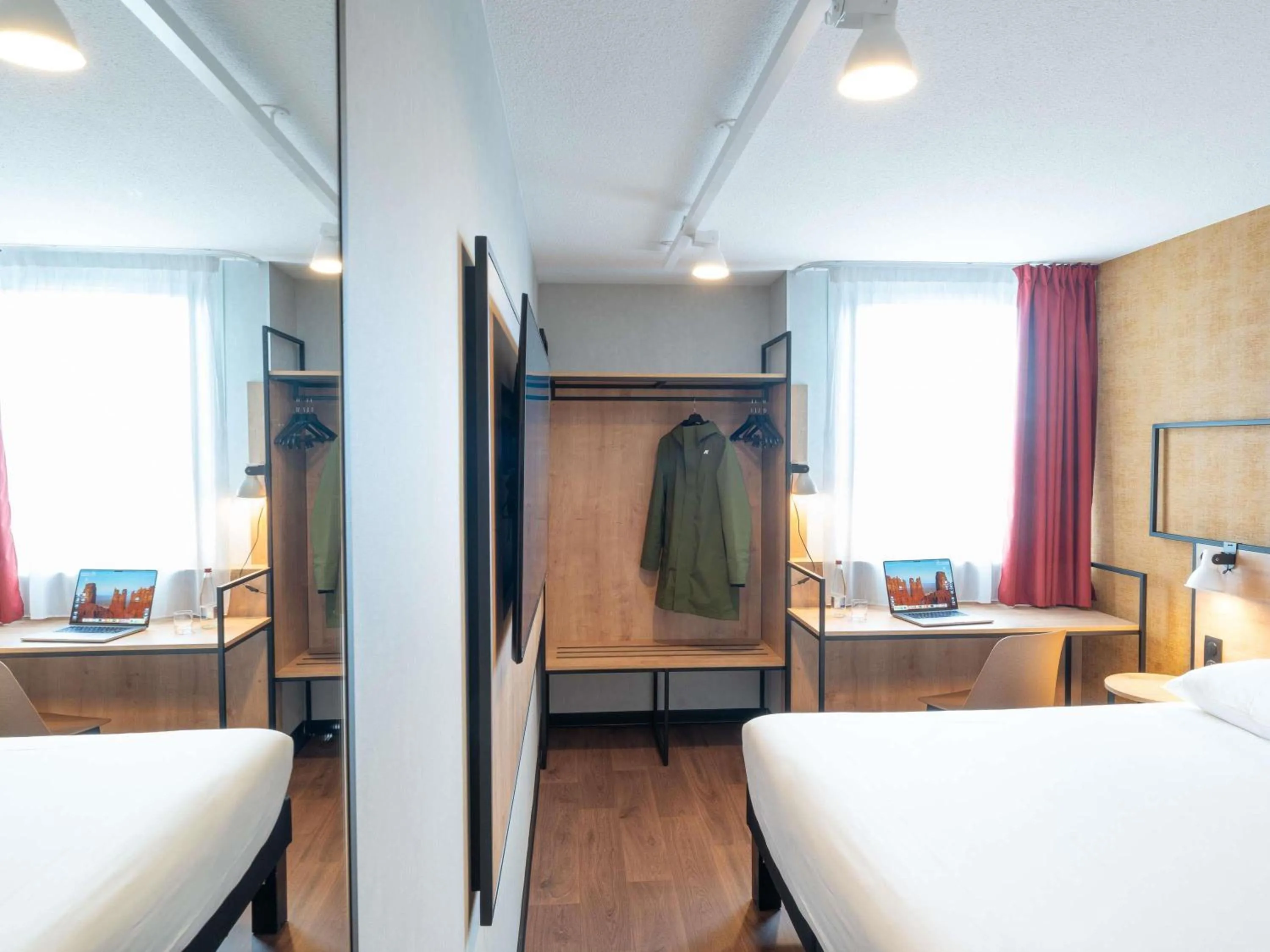 Bedroom, Bed in Ibis Orleans La Chapelle Saint Mesmin