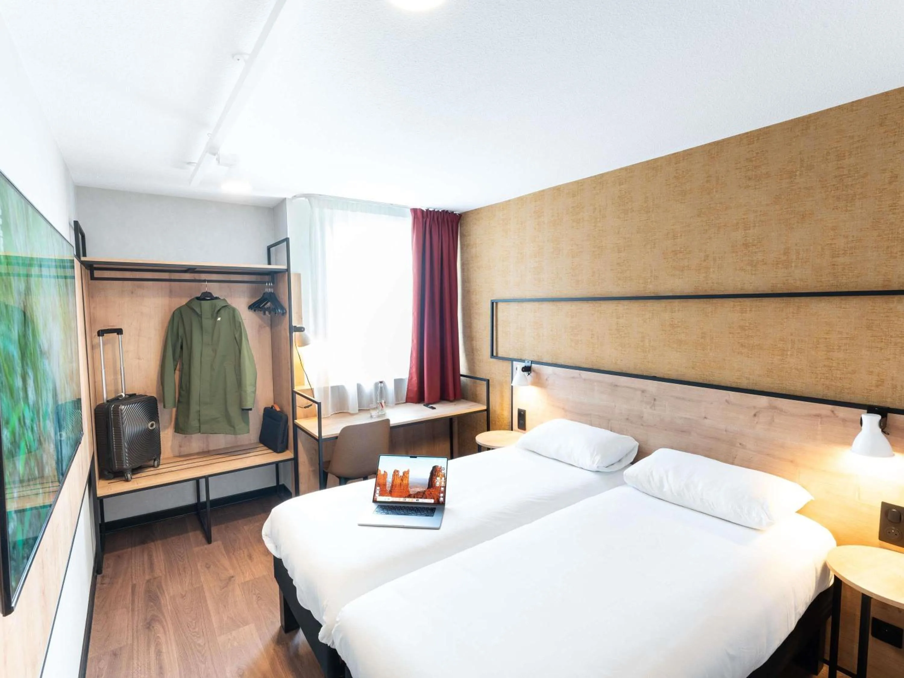 Bedroom, Bed in Ibis Orleans La Chapelle Saint Mesmin
