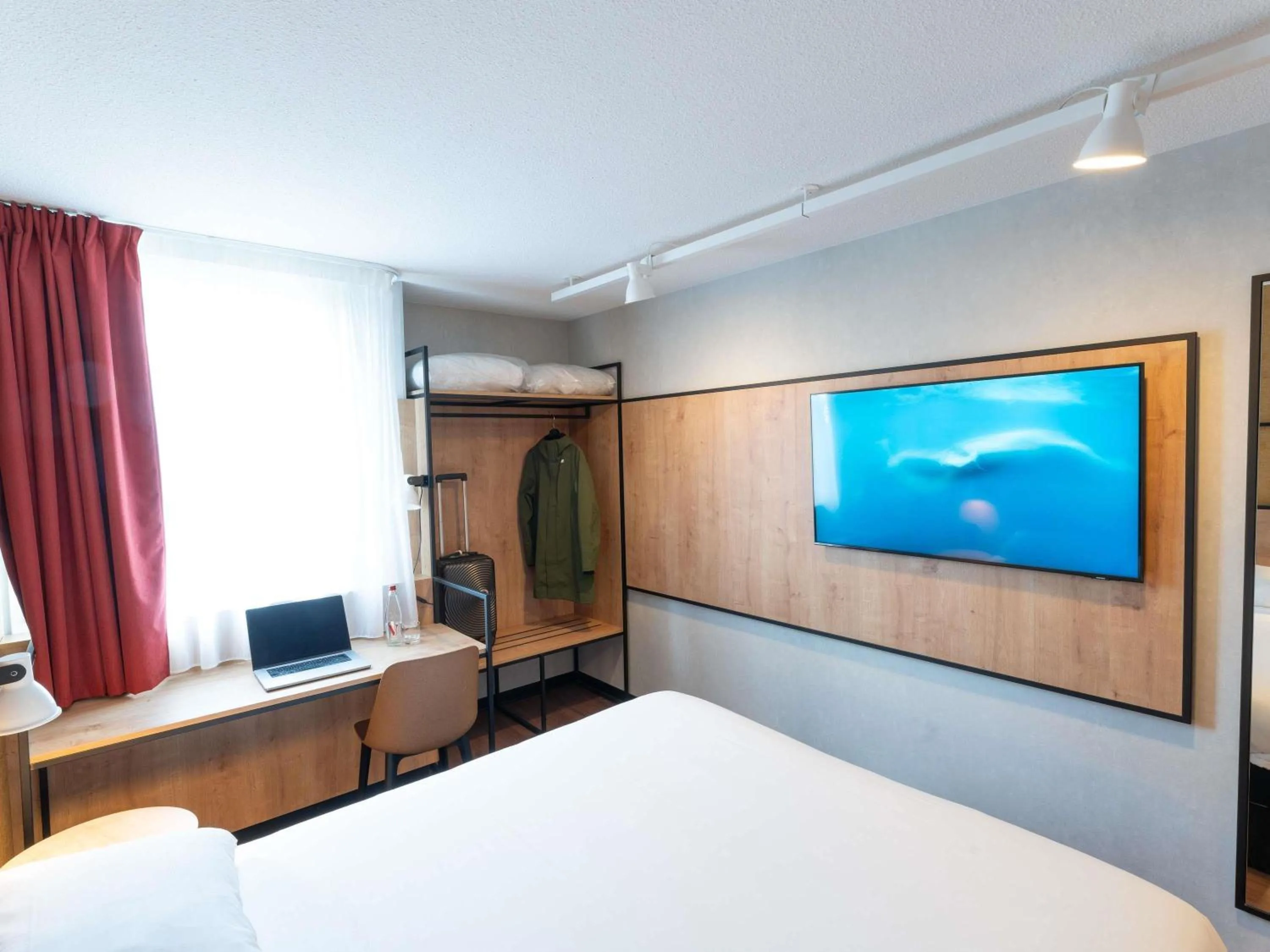 Bedroom, Bed in Ibis Orleans La Chapelle Saint Mesmin